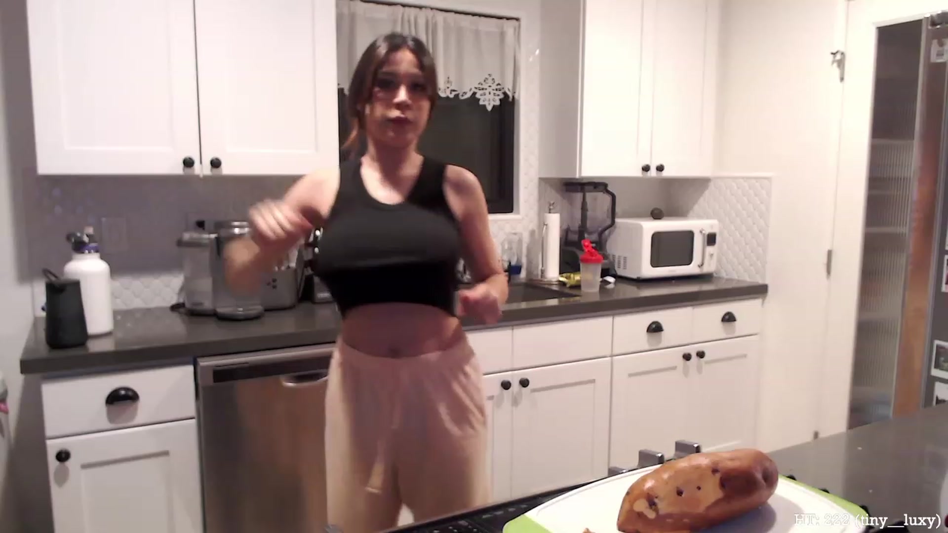Gallery image thumbnail from Marie's myfreecams stream on, 04/05/2023, 05:13 image 12 of 20