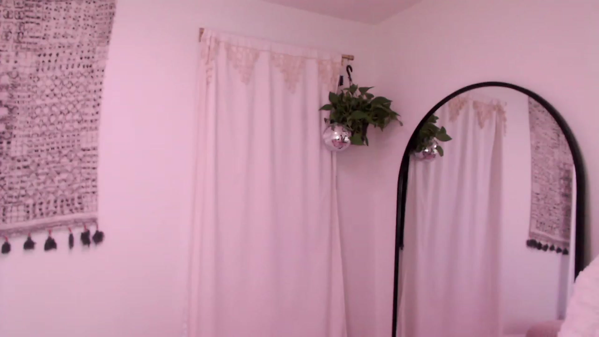 Gallery image thumbnail from Marie's myfreecams stream on, 04/12/2023, 05:53 image 15 of 20