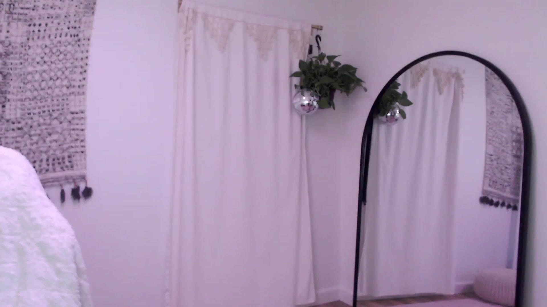 Gallery image thumbnail from Marie's myfreecams stream on, 04/12/2023, 05:53 image 1 of 20