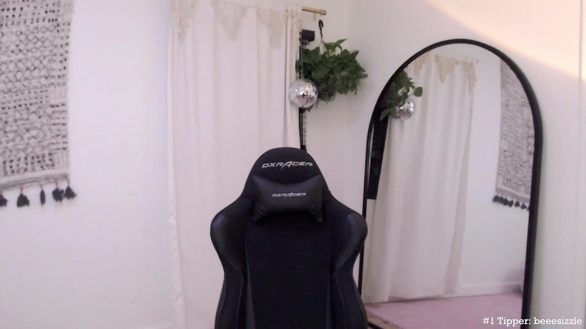 Gallery image thumbnail from Marie's myfreecams stream on, 05/04/2023, 04:08 image 17 of 20