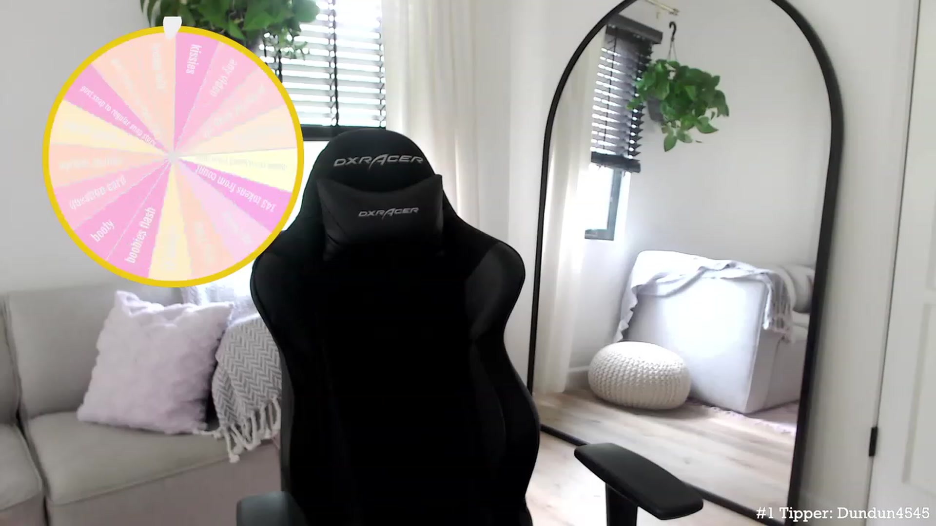Gallery image thumbnail from Marie's myfreecams stream on, 05/30/2023, 23:08 image 16 of 20