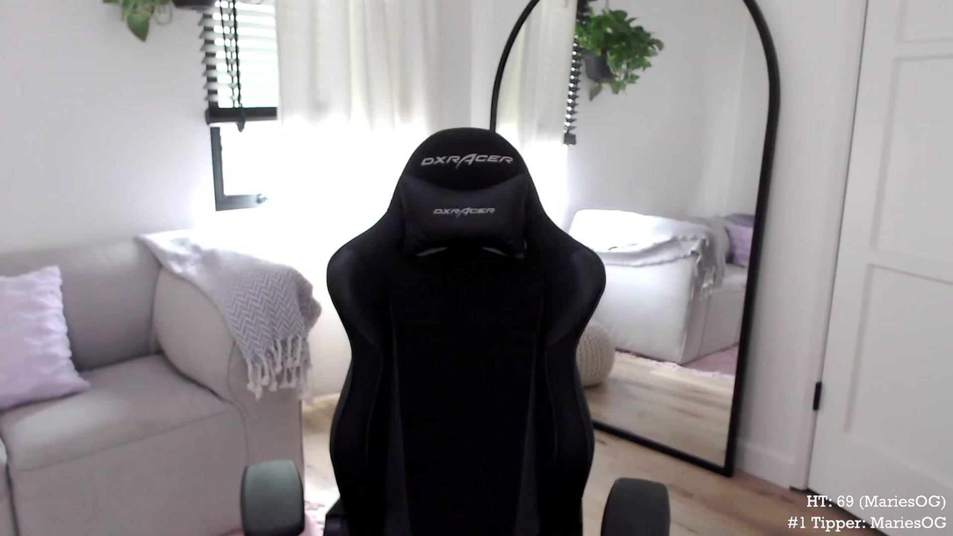 Gallery image thumbnail from Marie's myfreecams stream on, 06/09/2023, 21:49 image 2 of 20
