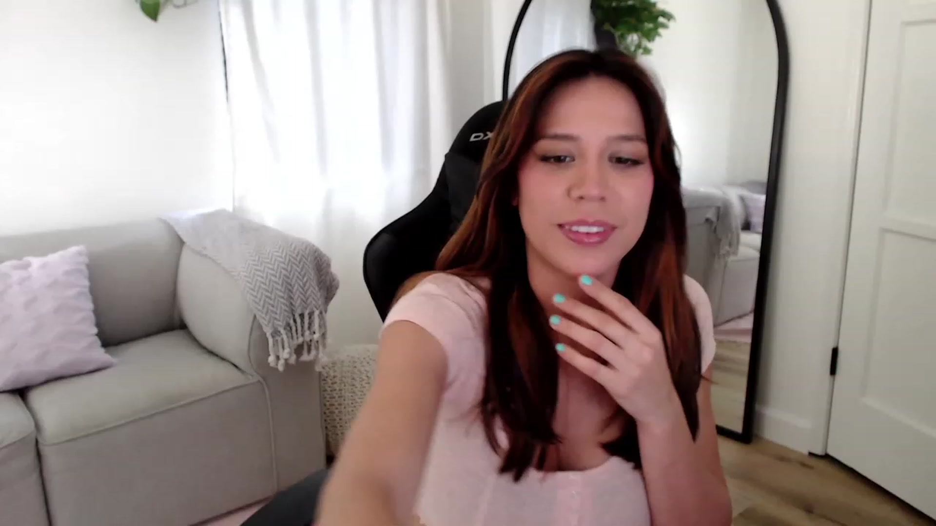 Gallery image thumbnail from Marie's myfreecams stream on, 06/13/2023, 23:17 image 2 of 20