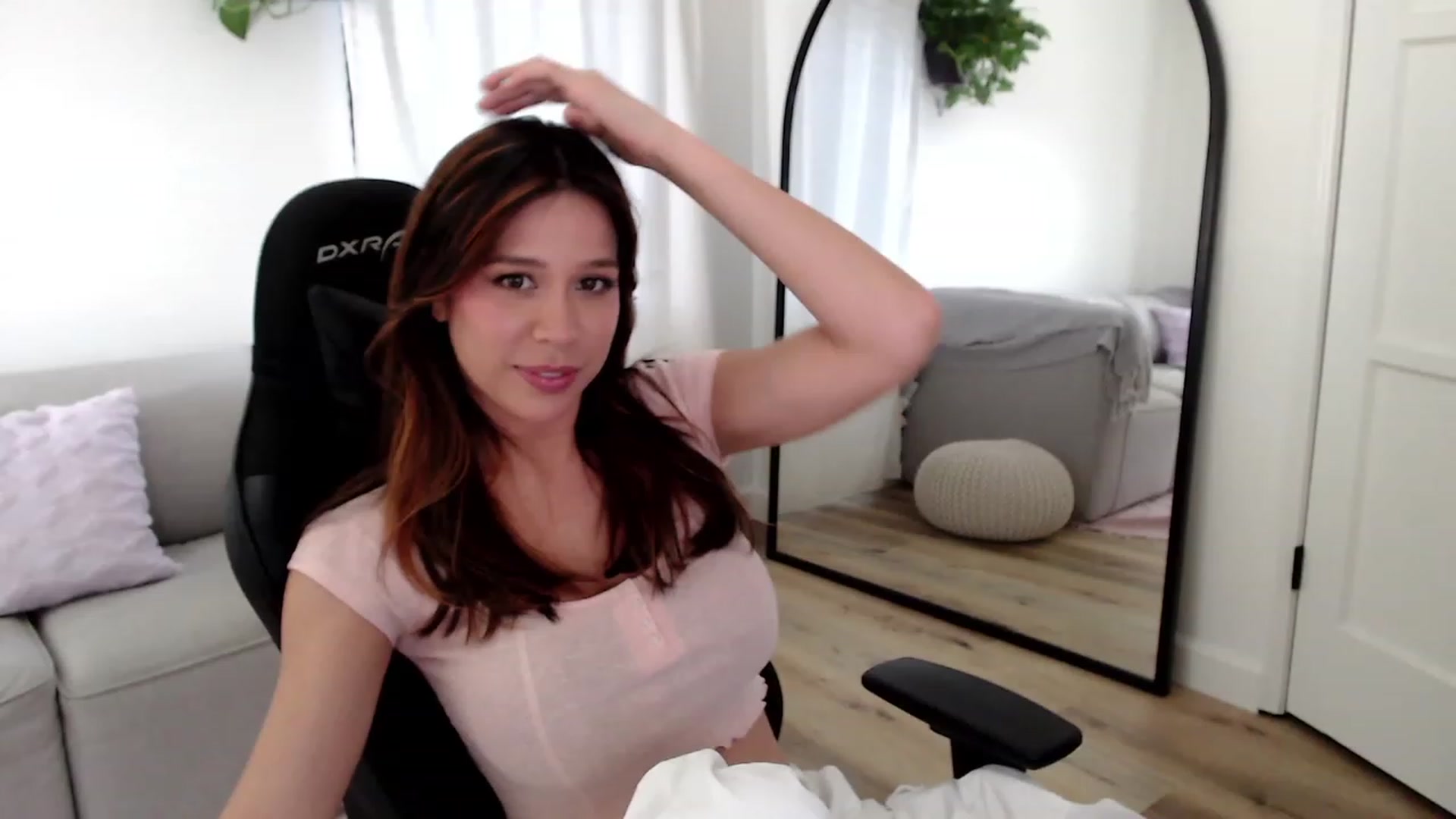 Gallery image thumbnail from Marie's myfreecams stream on, 06/13/2023, 23:17 image 3 of 20