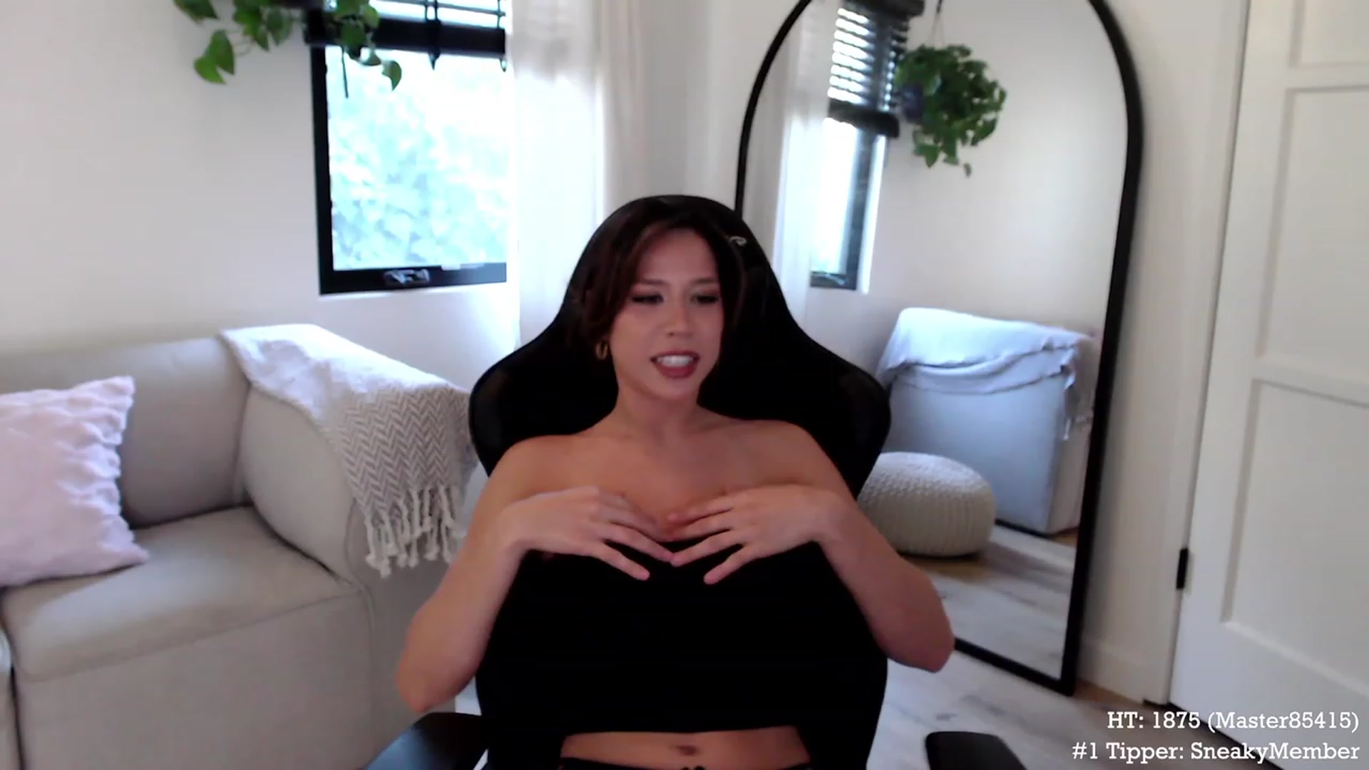 Gallery image thumbnail from Marie's myfreecams stream on, 07/07/2023, 24:02 image 15 of 20