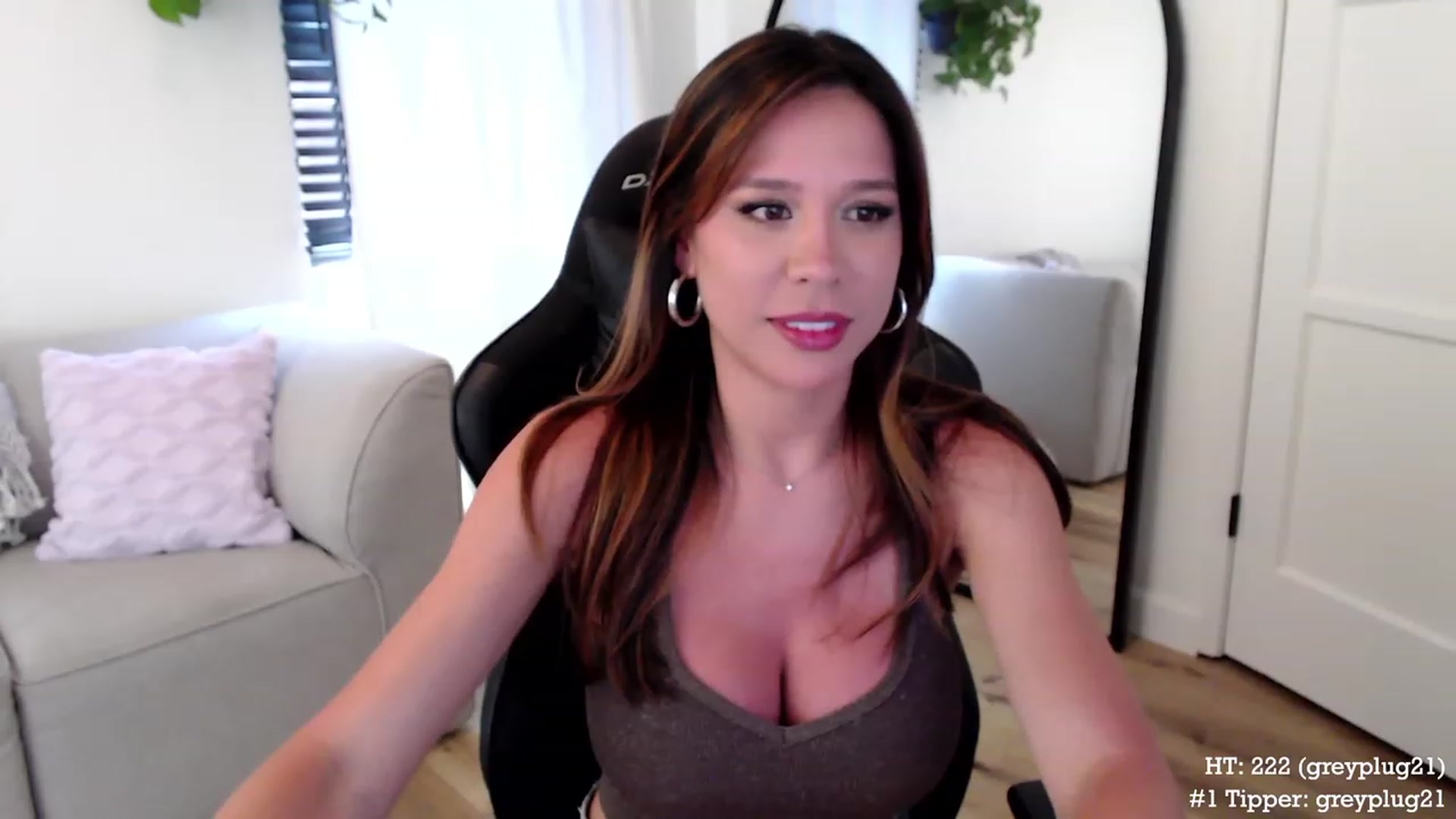 Gallery image thumbnail from Marie's myfreecams stream on, 07/20/2023, 23:41 image 2 of 20