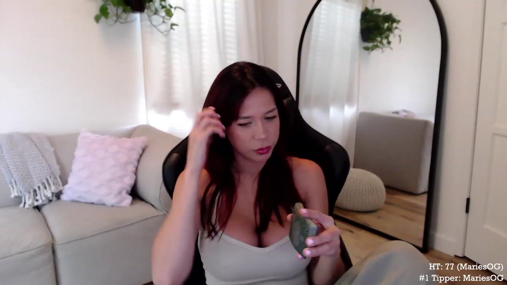 Gallery image thumbnail from Marie's myfreecams stream on, 08/01/2023, 24:01 image 2 of 20