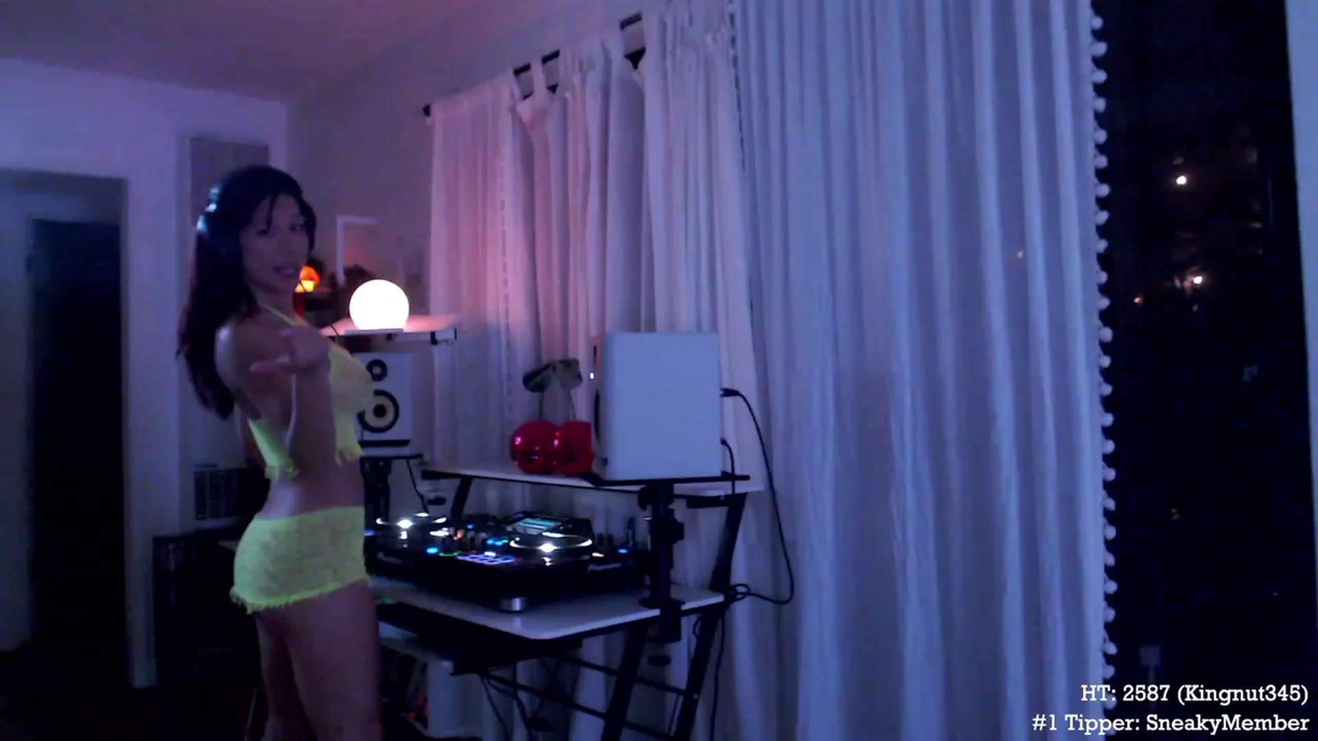 Gallery image thumbnail from Marie's myfreecams stream on, 08/01/2023, 04:22 image 9 of 20