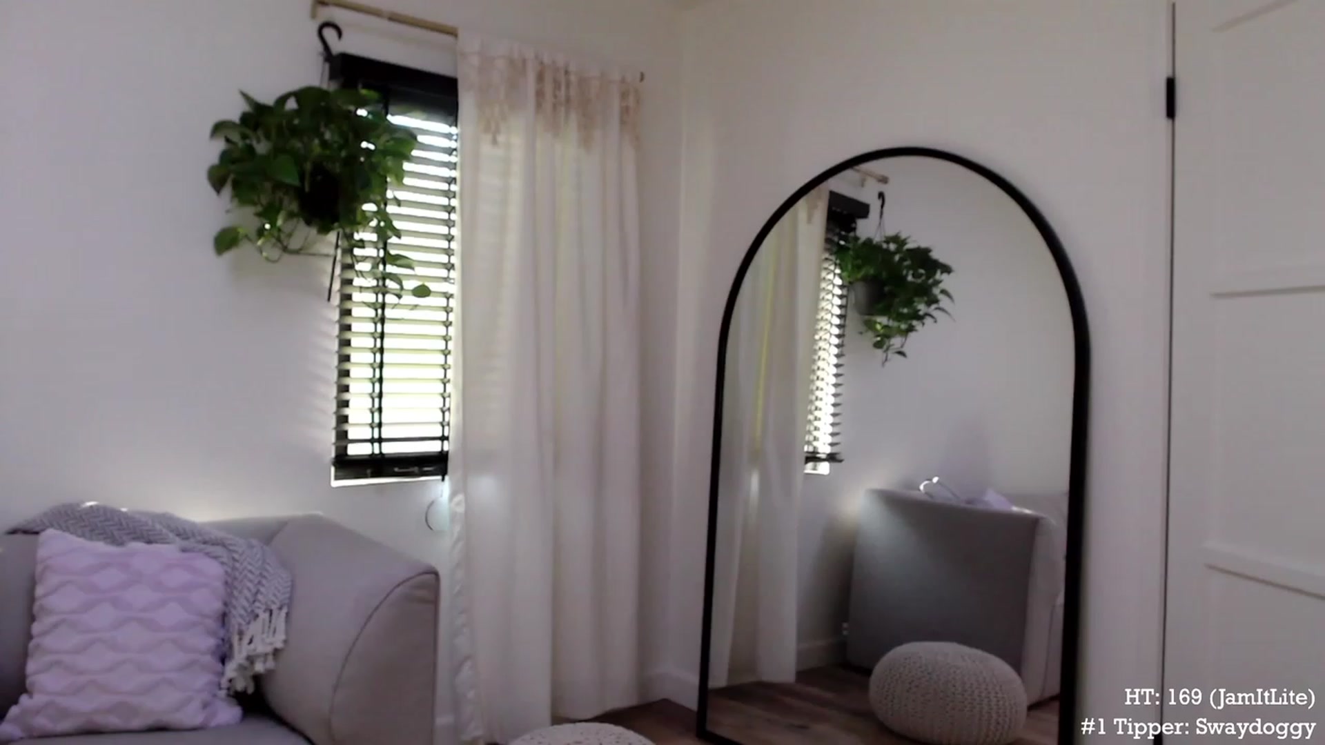 Gallery image thumbnail from Marie's myfreecams stream on, 09/13/2023, 24:02 image 20 of 20