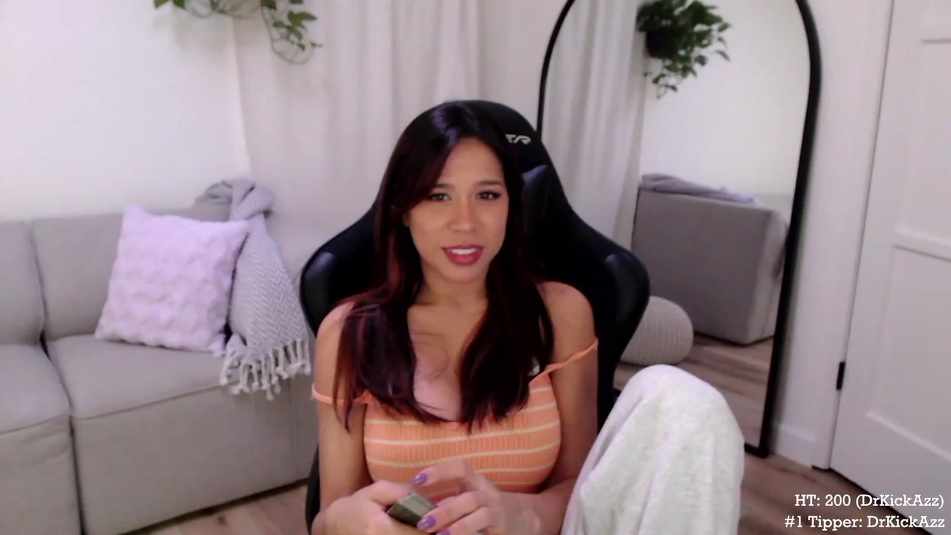 Gallery image thumbnail from Marie's myfreecams stream on, 09/15/2023, 02:56 image 16 of 20