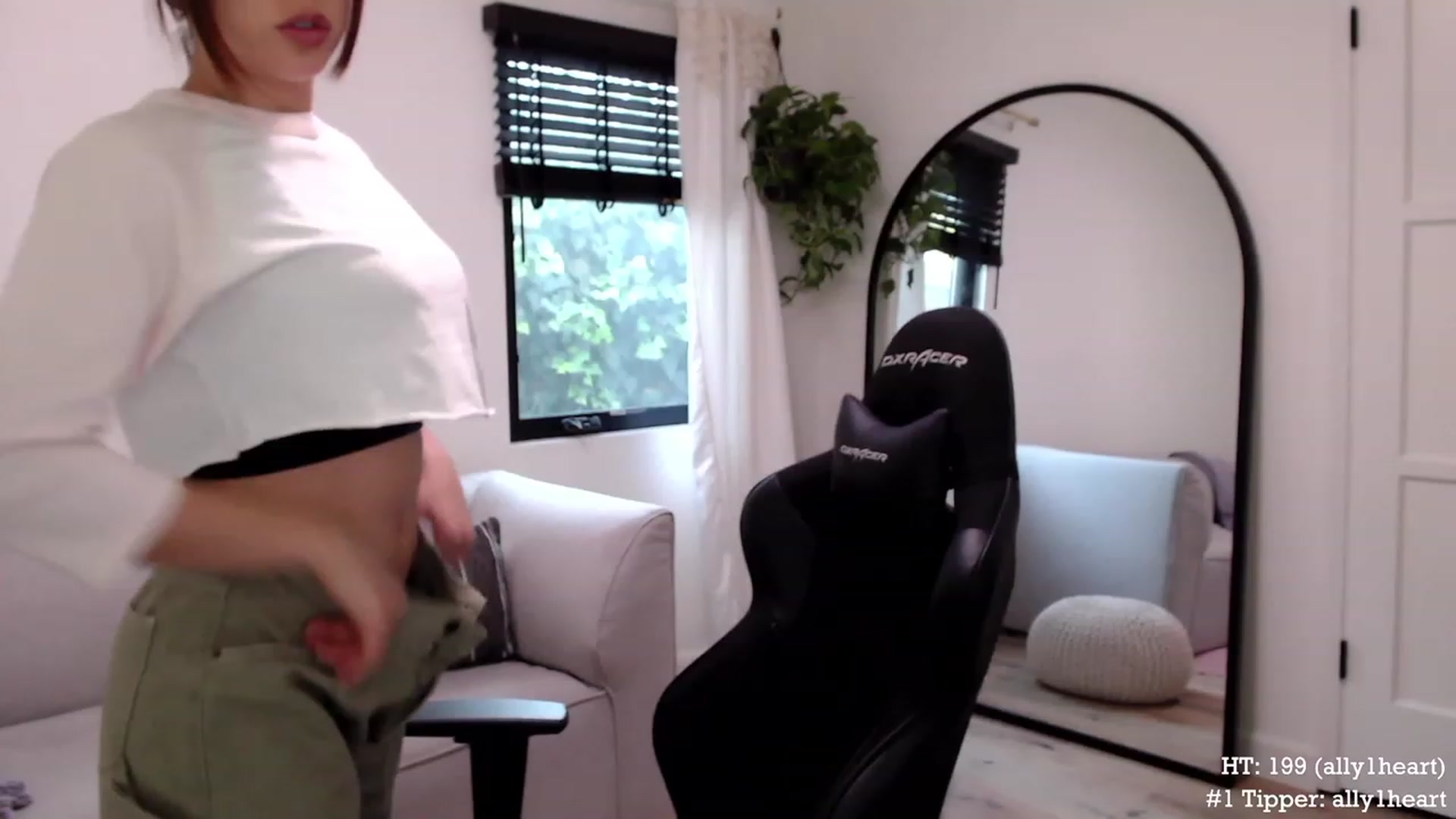Gallery image thumbnail from Marie's myfreecams stream on, 12/06/2023, 24:01 image 14 of 20