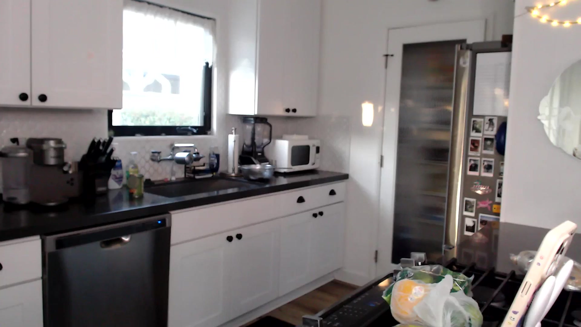 Gallery image thumbnail from Marie's myfreecams stream on, 03/27/2024, 02:46 image 12 of 20