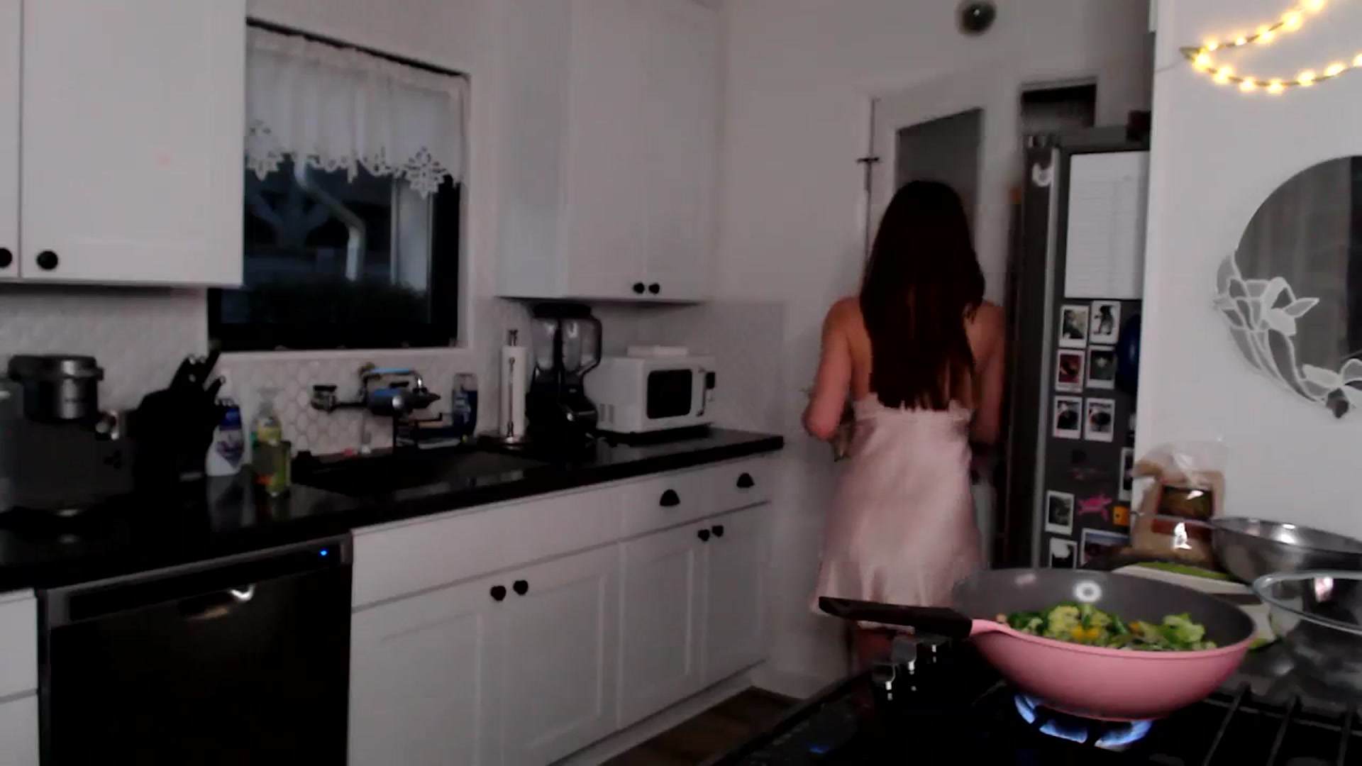 Gallery image thumbnail from Marie's myfreecams stream on, 03/27/2024, 02:46 image 18 of 20