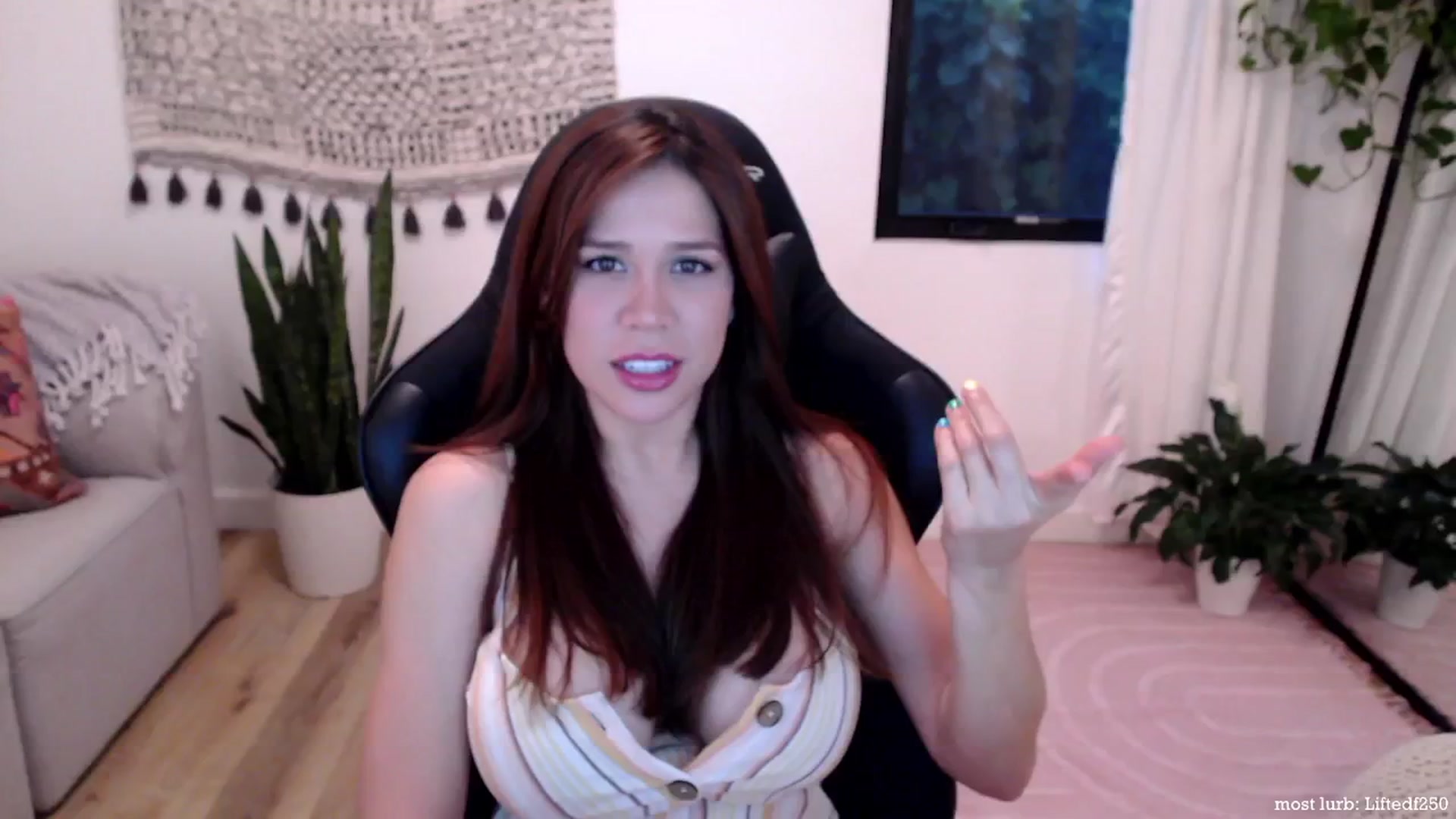 Gallery image thumbnail from Marie's myfreecams stream on, 06/08/2024, 05:08 image 7 of 20