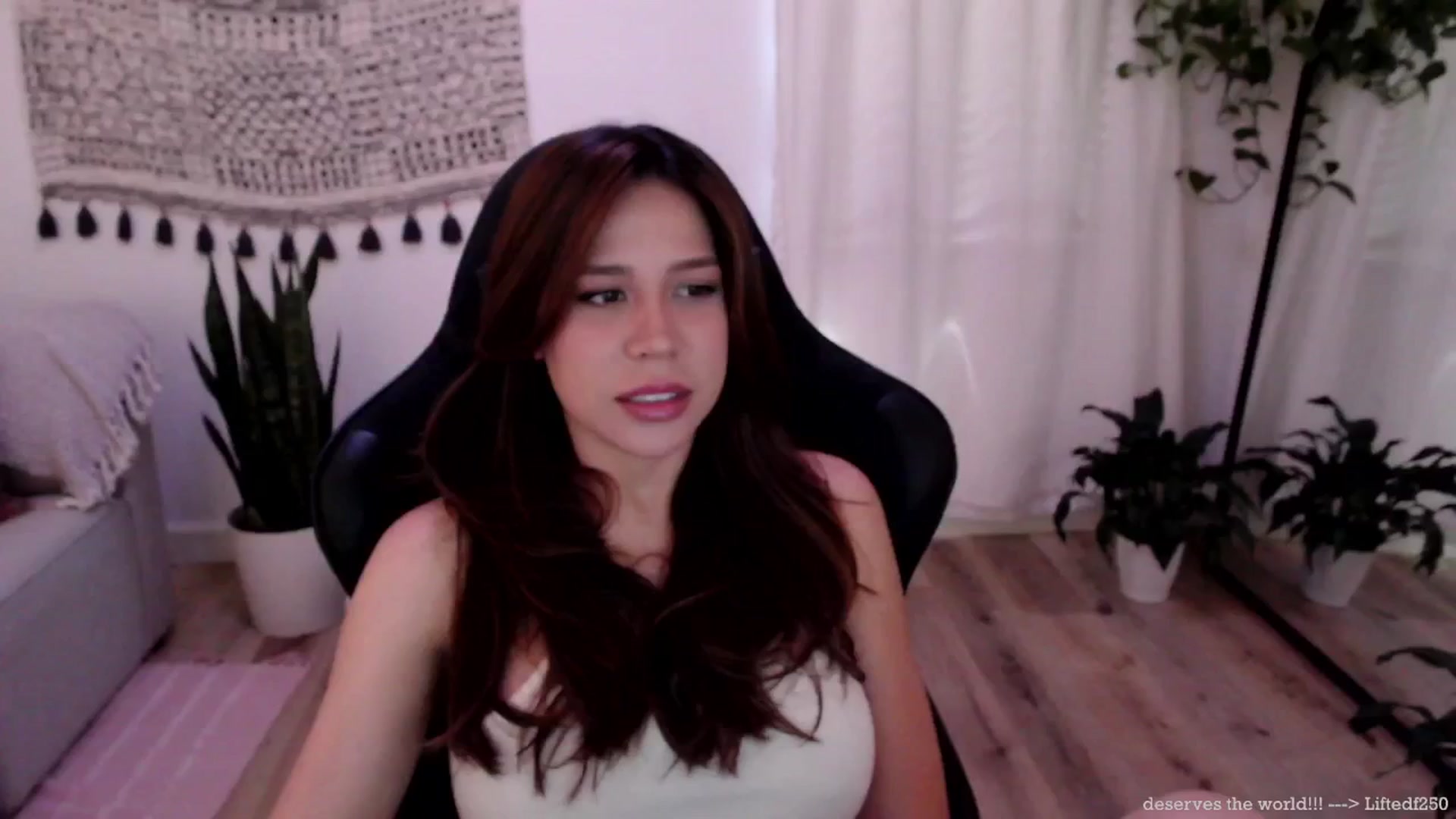 Gallery image thumbnail from Marie's myfreecams stream on, 07/03/2024, 20:27 image 19 of 20