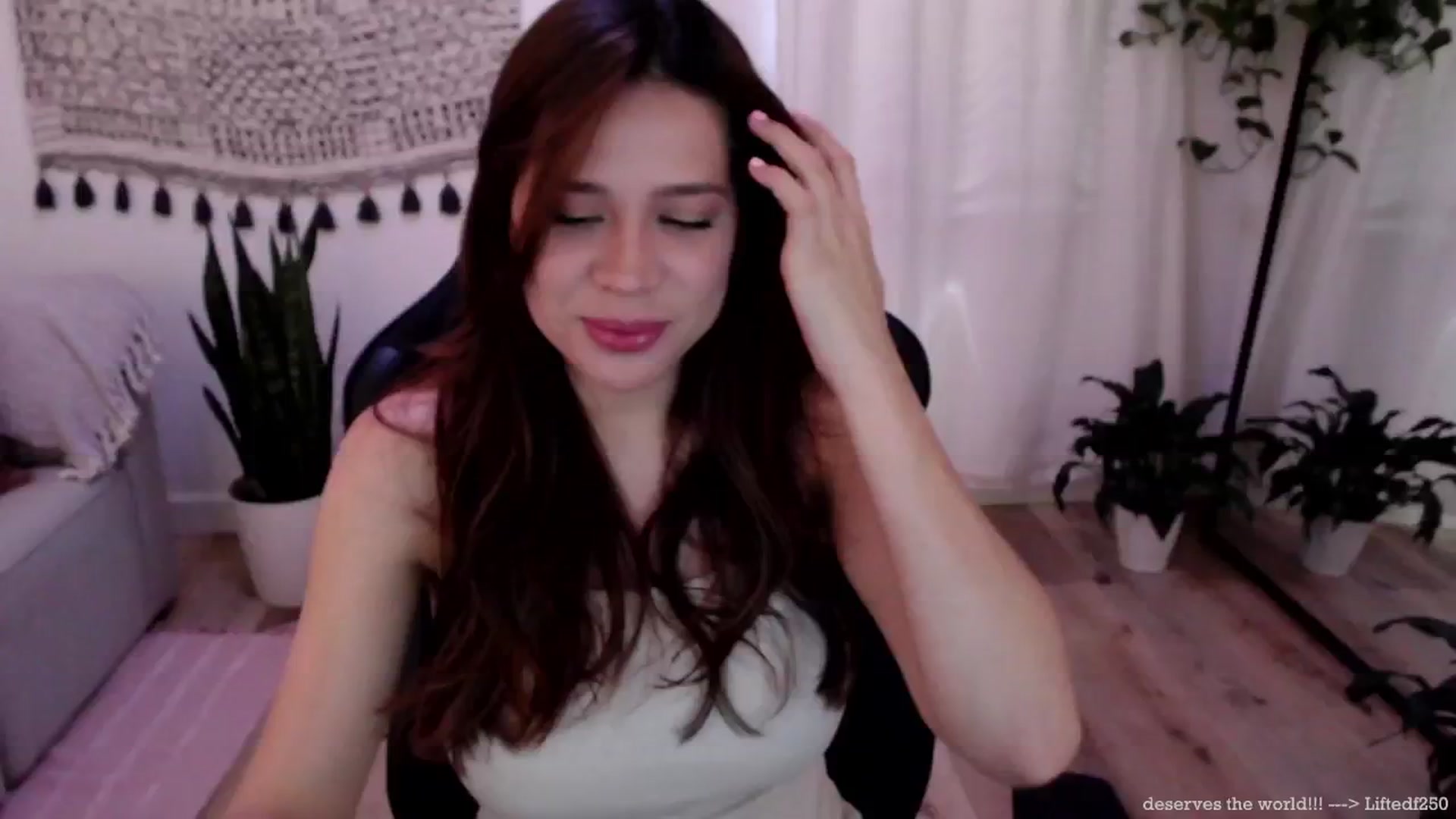 Gallery image thumbnail from Marie's myfreecams stream on, 07/03/2024, 20:27 image 15 of 20
