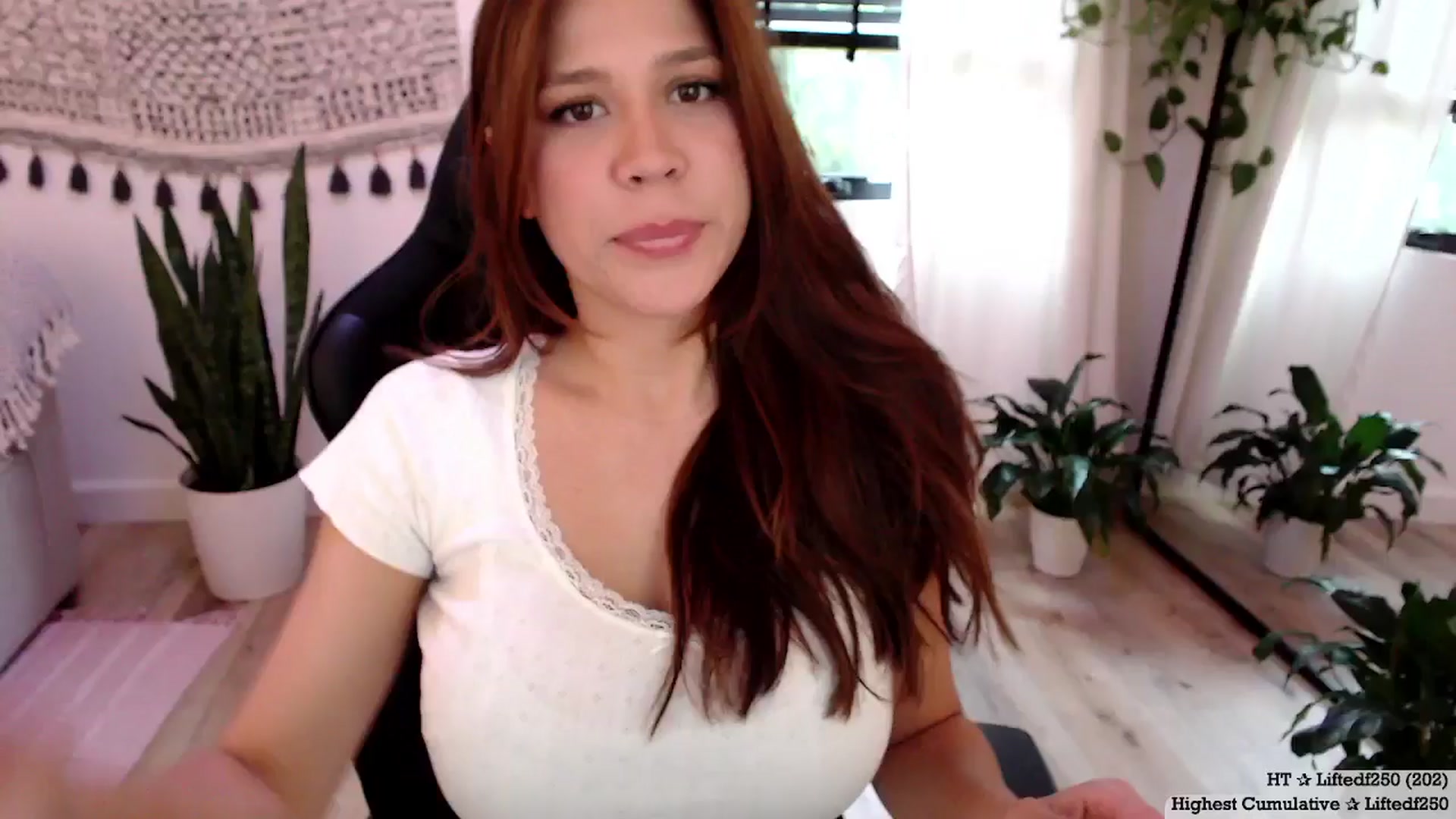 Gallery image thumbnail from Marie's myfreecams stream on, 07/11/2024, 19:28 image 5 of 20