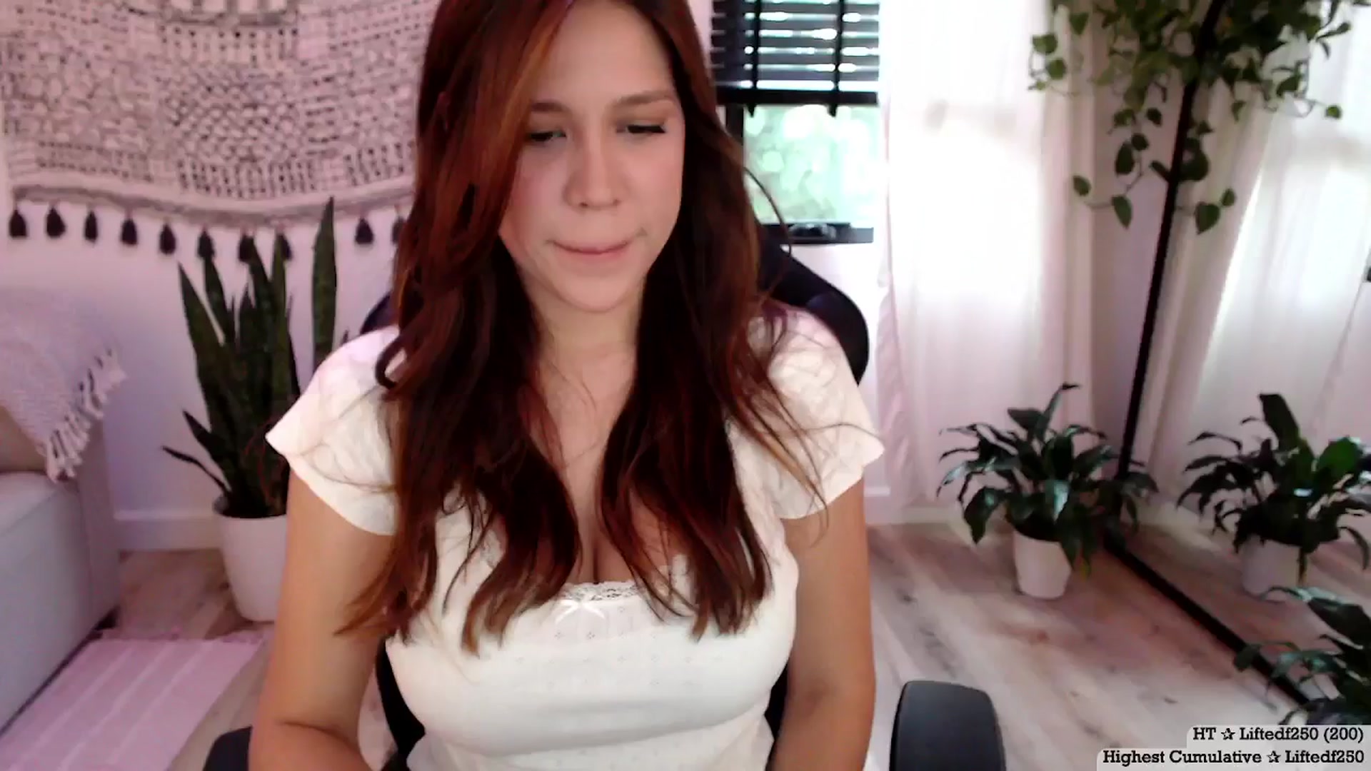 Gallery image thumbnail from Marie's myfreecams stream on, 07/11/2024, 19:28 image 2 of 20