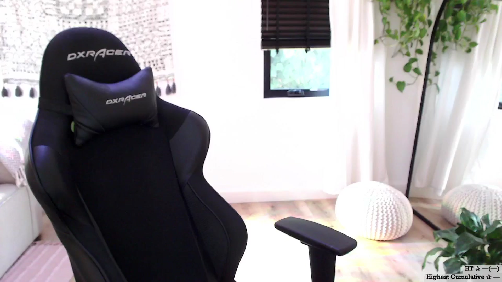Gallery image thumbnail from Marie's myfreecams stream on, 07/15/2024, 20:12 image 1 of 20
