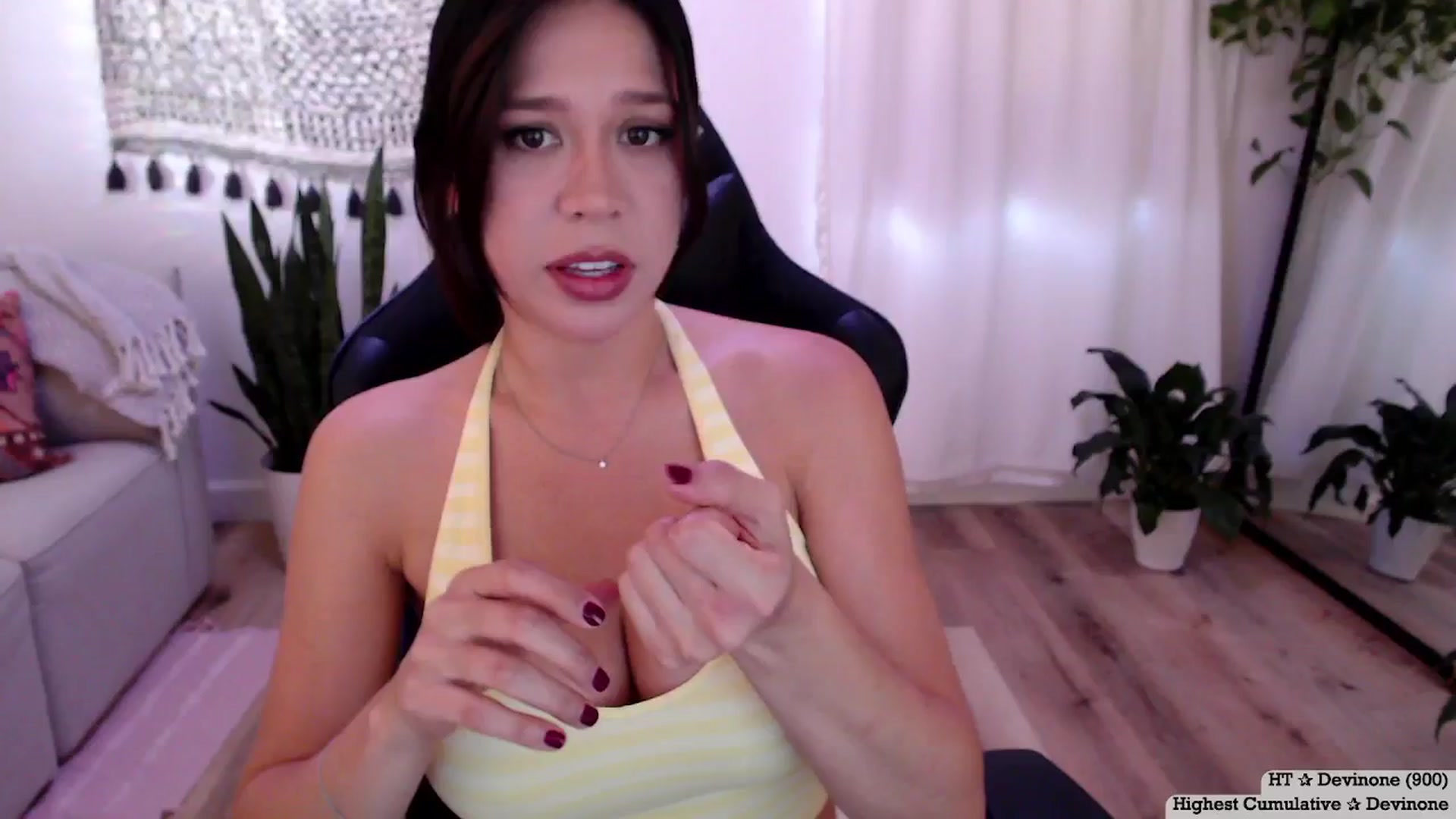 Gallery image thumbnail from Marie's myfreecams stream on, 08/01/2024, 23:43 image 5 of 20