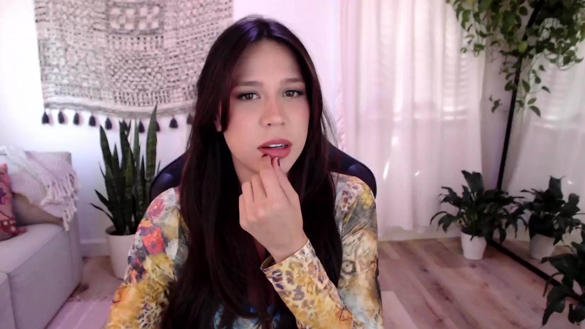 Gallery image thumbnail from Marie's myfreecams stream on, 08/09/2024, 22:35 image 1 of 20