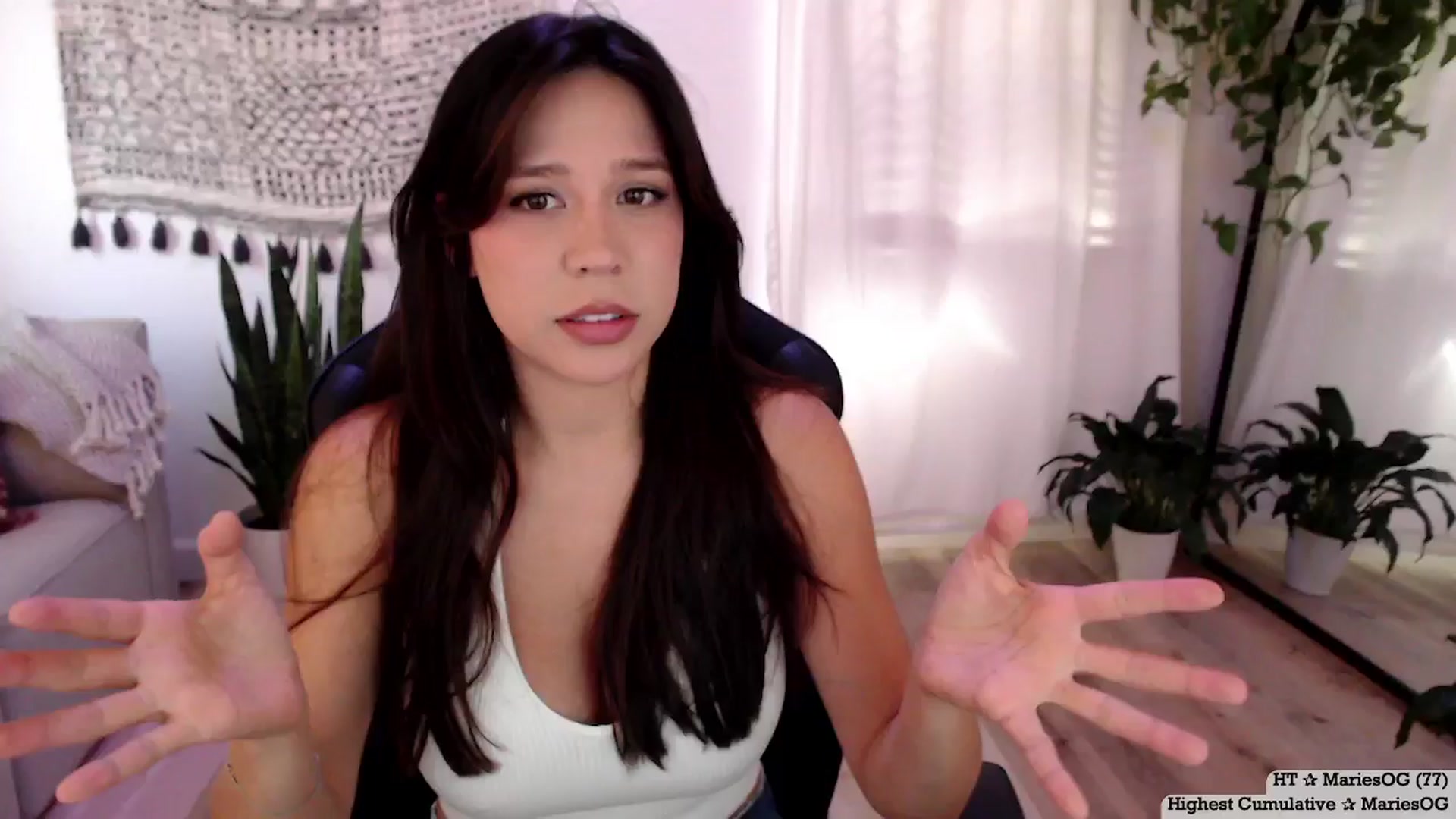 Gallery image thumbnail from Marie's myfreecams stream on, 08/14/2024, 21:56 image 2 of 20