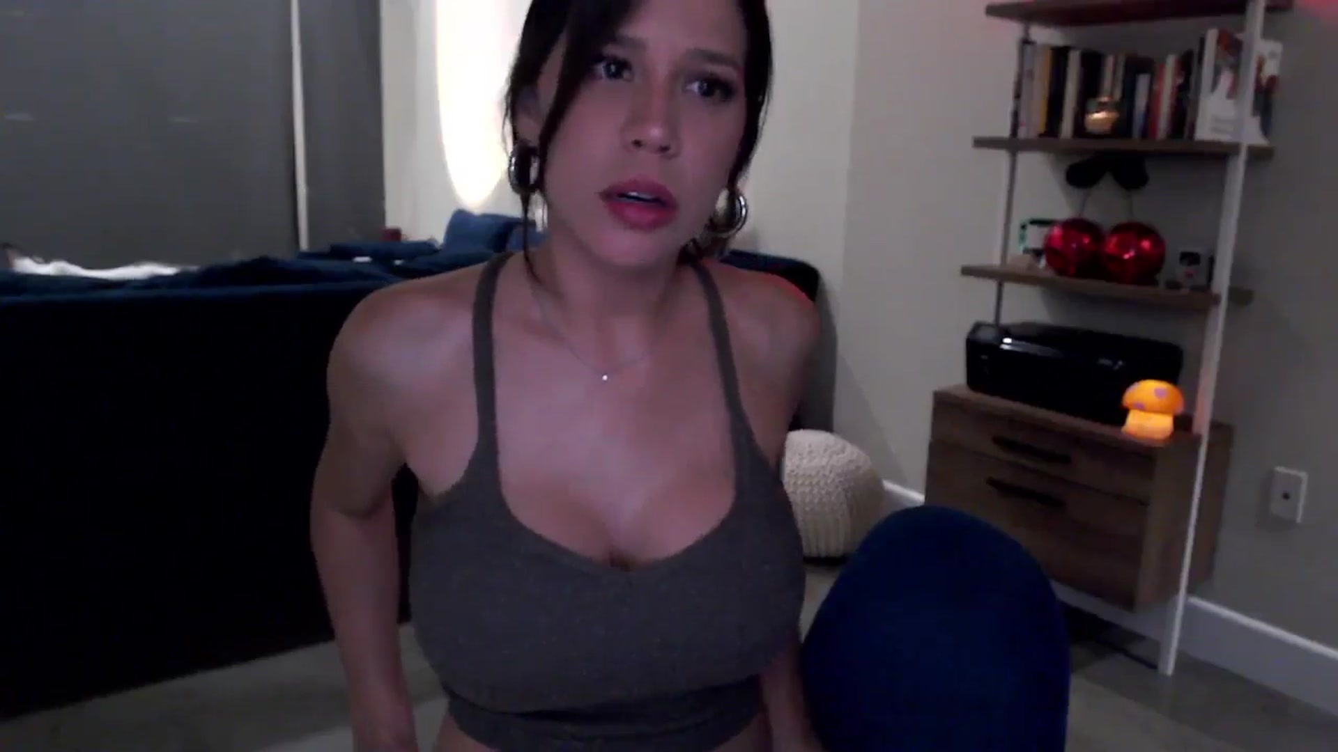 Gallery image thumbnail from Marie's myfreecams stream on, 09/14/2024, 03:45 image 19 of 20