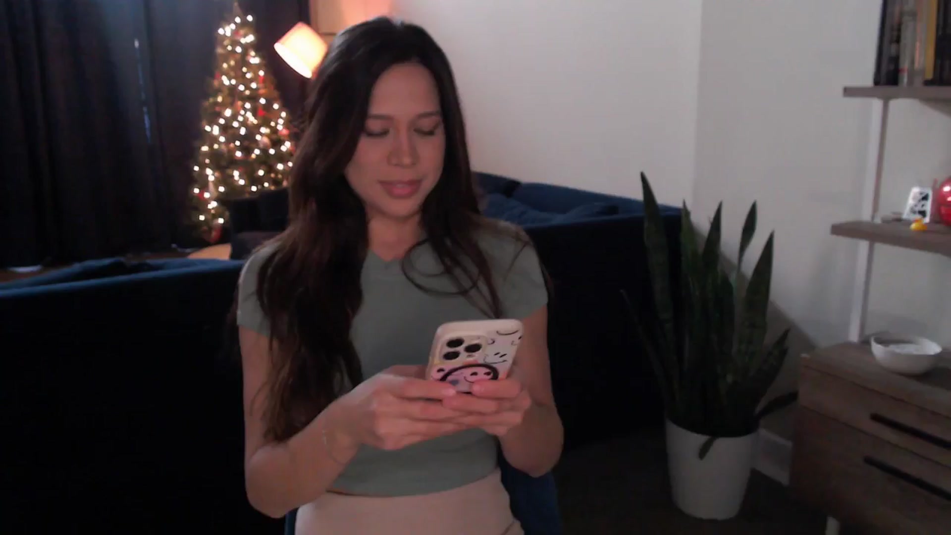 Gallery image thumbnail from Marie's myfreecams stream on, 12/05/2024, 24:00 image 16 of 20