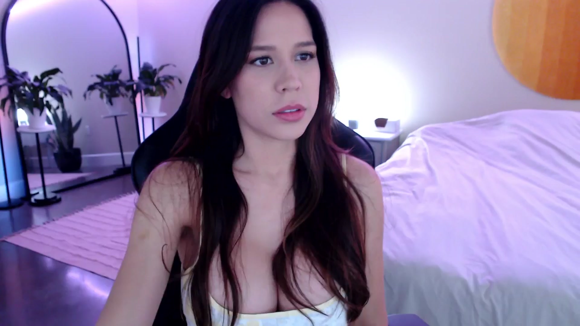 Gallery image thumbnail from Marie's myfreecams stream on, 12/05/2024, 23:20 image 5 of 20