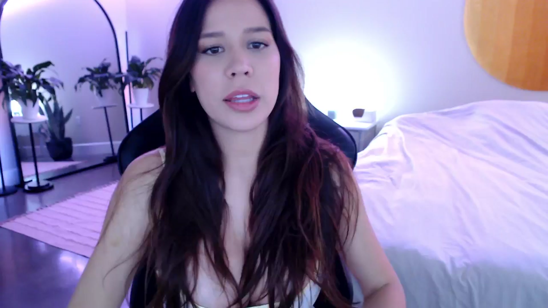 Gallery image thumbnail from Marie's myfreecams stream on, 12/05/2024, 23:50 image 10 of 20