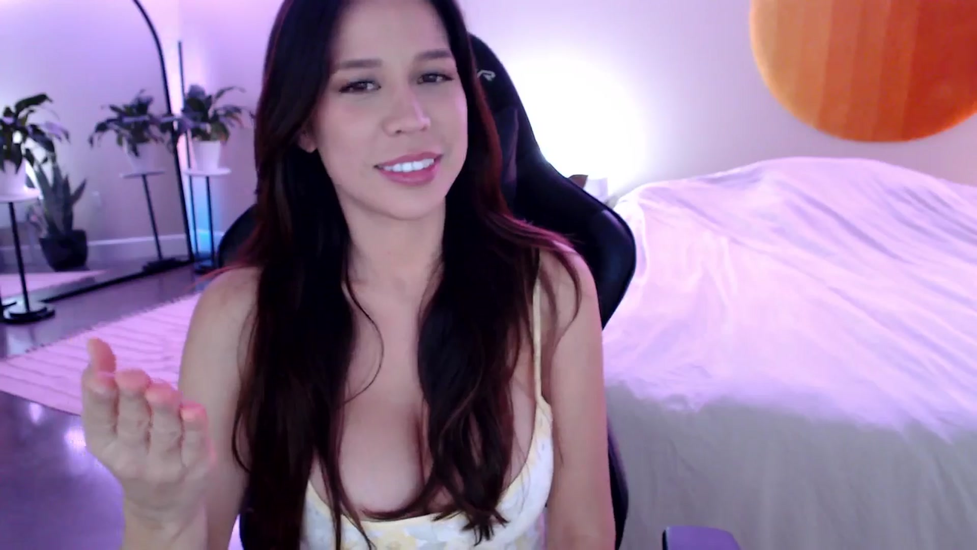 Gallery image thumbnail from Marie's myfreecams stream on, 12/06/2024, 01:02 image 12 of 20