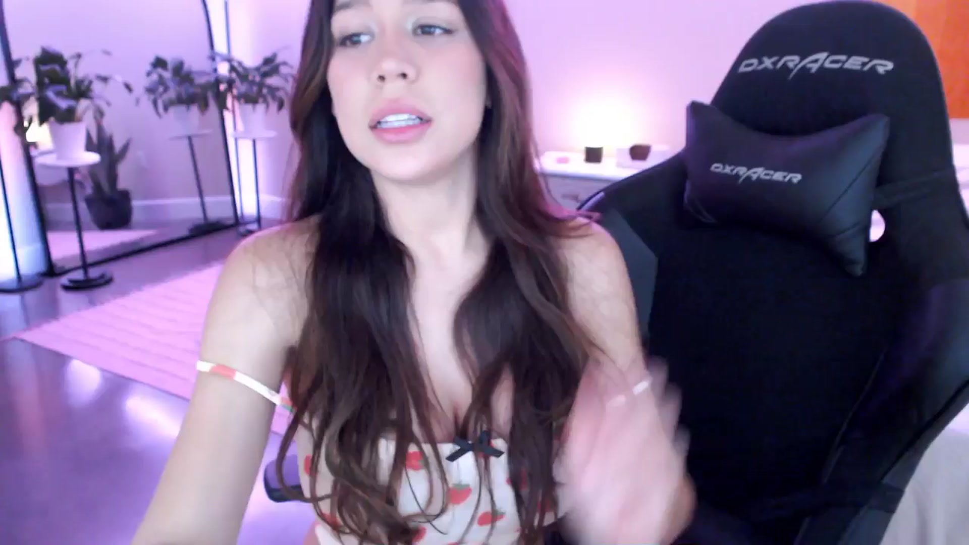 Gallery image thumbnail from Marie's myfreecams stream on, 12/07/2024, 02:25 image 5 of 20