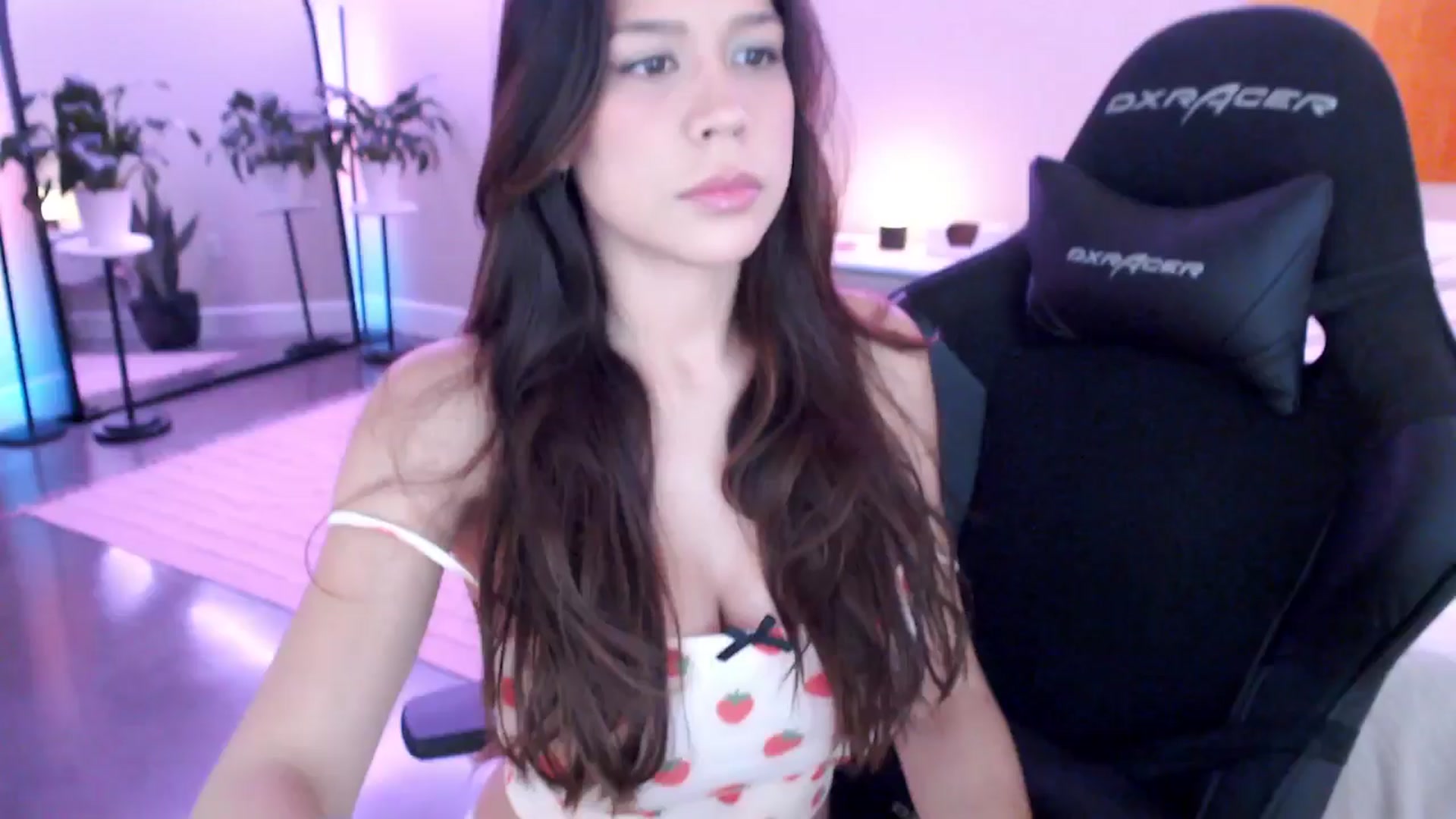 Gallery image thumbnail from Marie's myfreecams stream on, 12/07/2024, 02:25 image 4 of 20