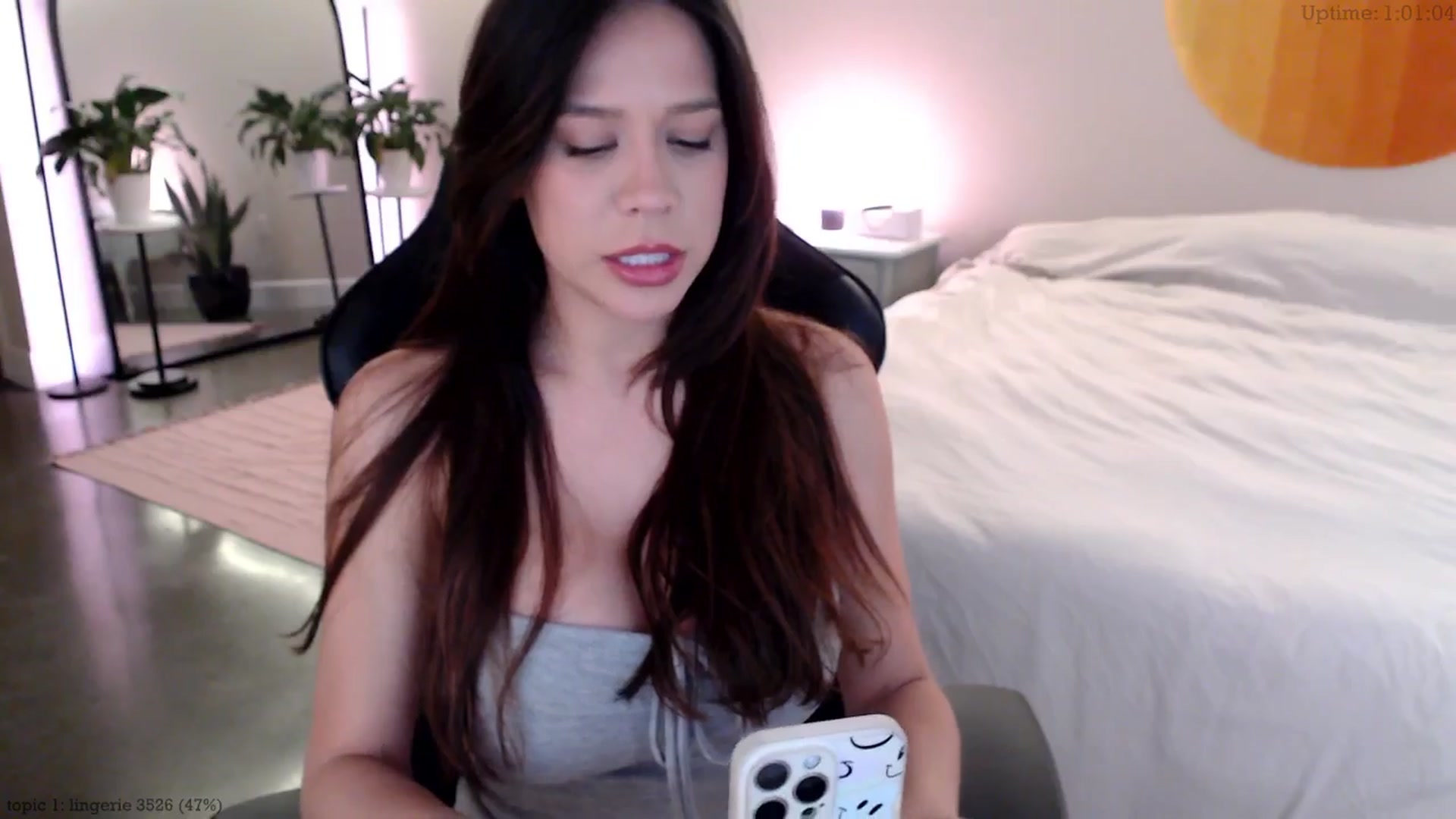 Gallery image thumbnail from Marie's myfreecams stream on, 12/12/2024, 22:39 image 19 of 20