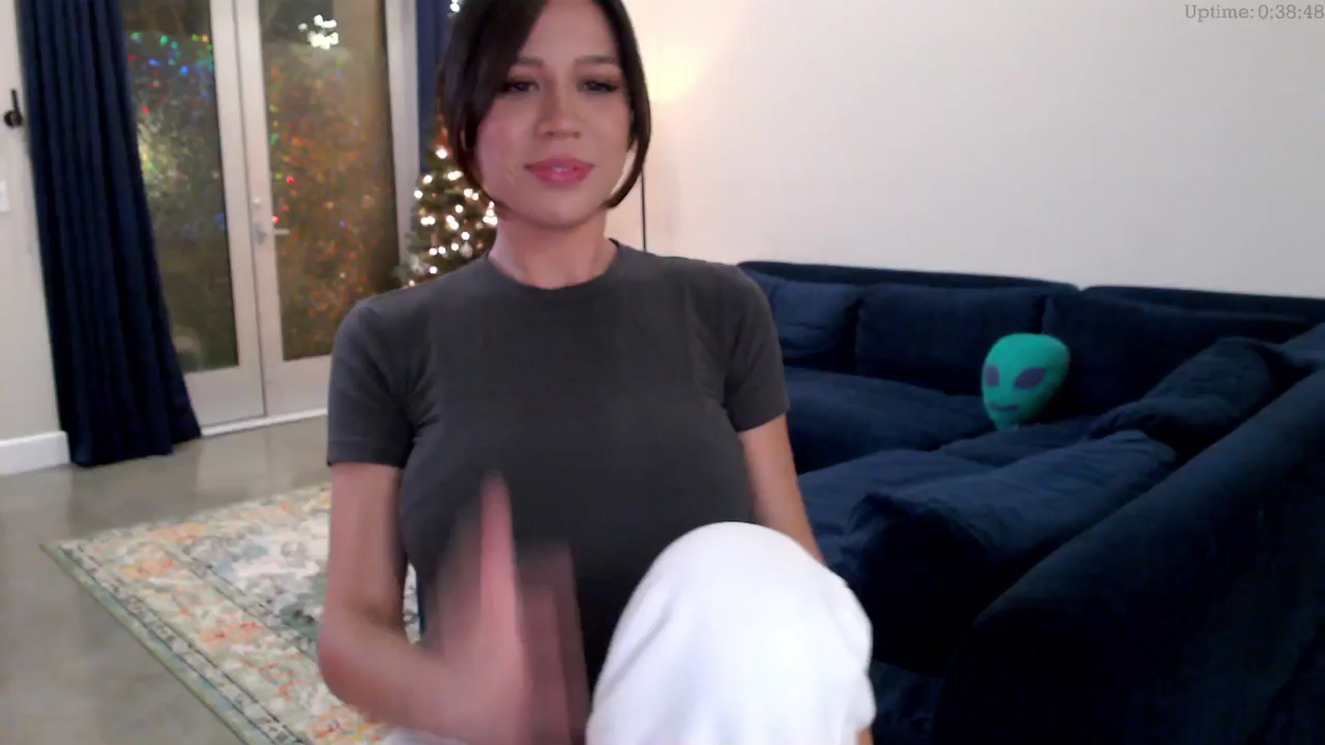 Gallery image thumbnail from Marie's myfreecams stream on, 12/19/2024, 05:20 image 4 of 20