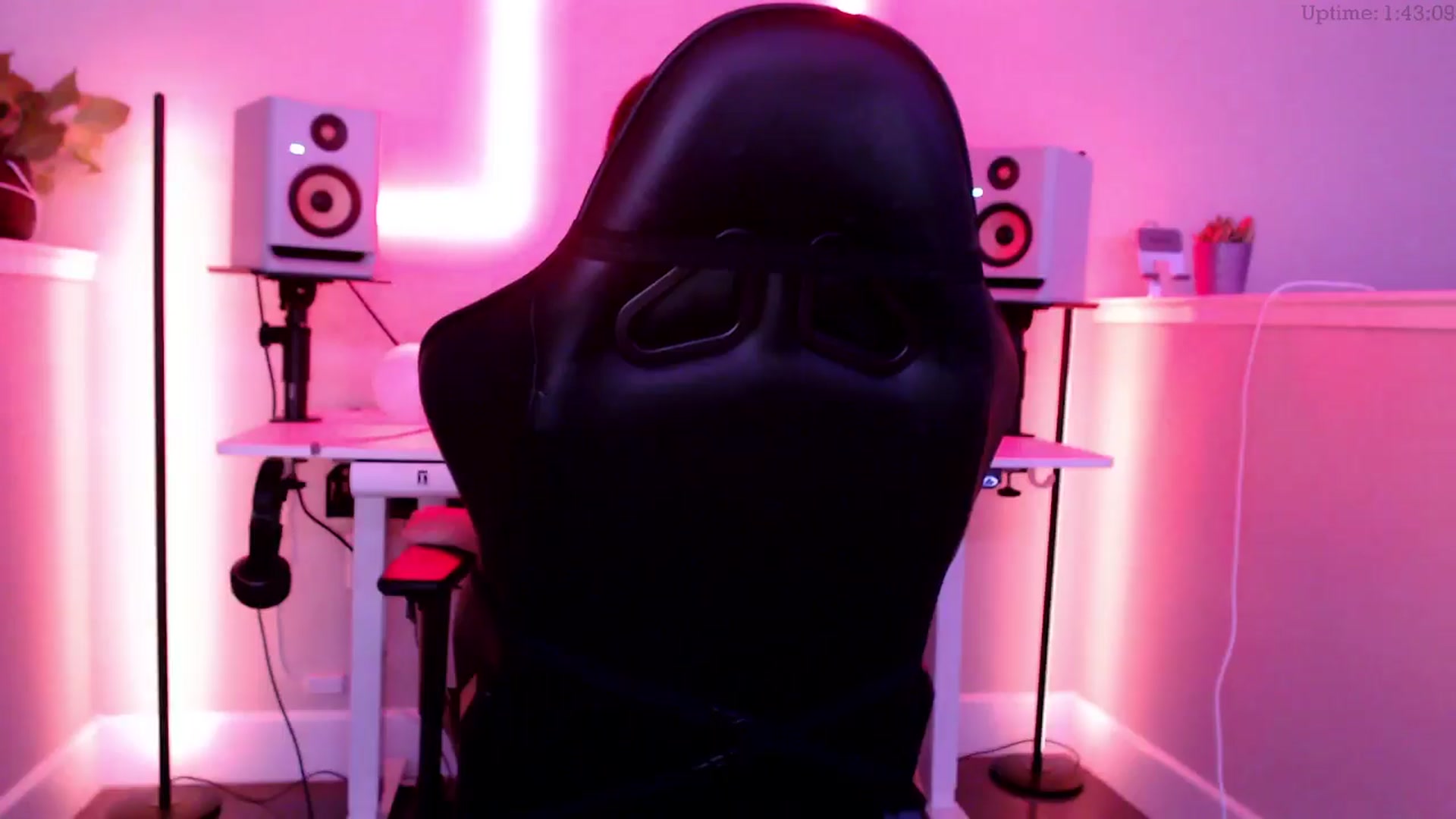Gallery image thumbnail from Marie's myfreecams stream on, 12/24/2024, 04:29 image 11 of 20