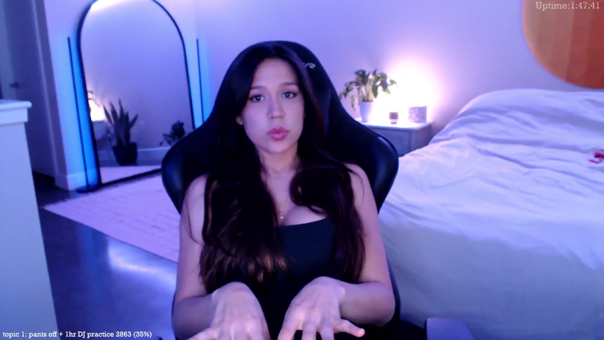 Gallery image thumbnail from Marie's myfreecams stream on, 02/07/2025, 24:52 image 7 of 20