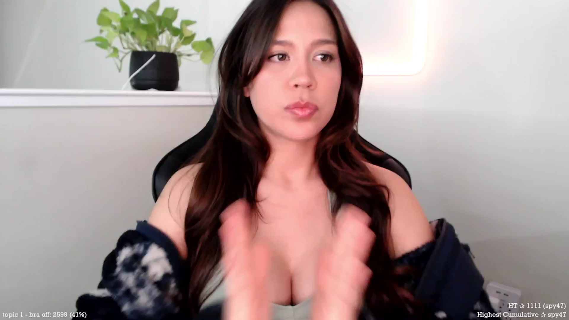 Gallery image thumbnail from Marie's myfreecams stream on, 04/02/2025, 24:06 image 6 of 20
