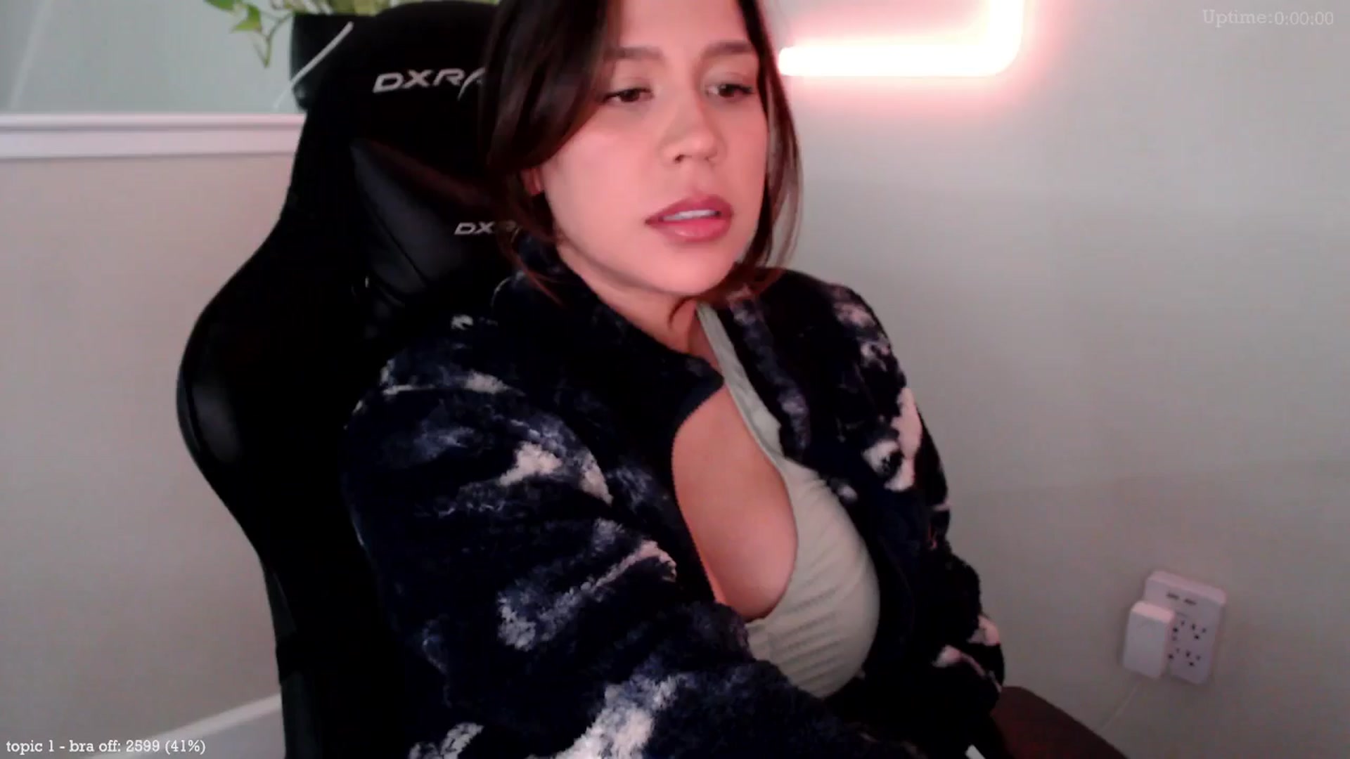 Gallery image thumbnail from Marie's myfreecams stream on, 04/02/2025, 24:06 image 4 of 20
