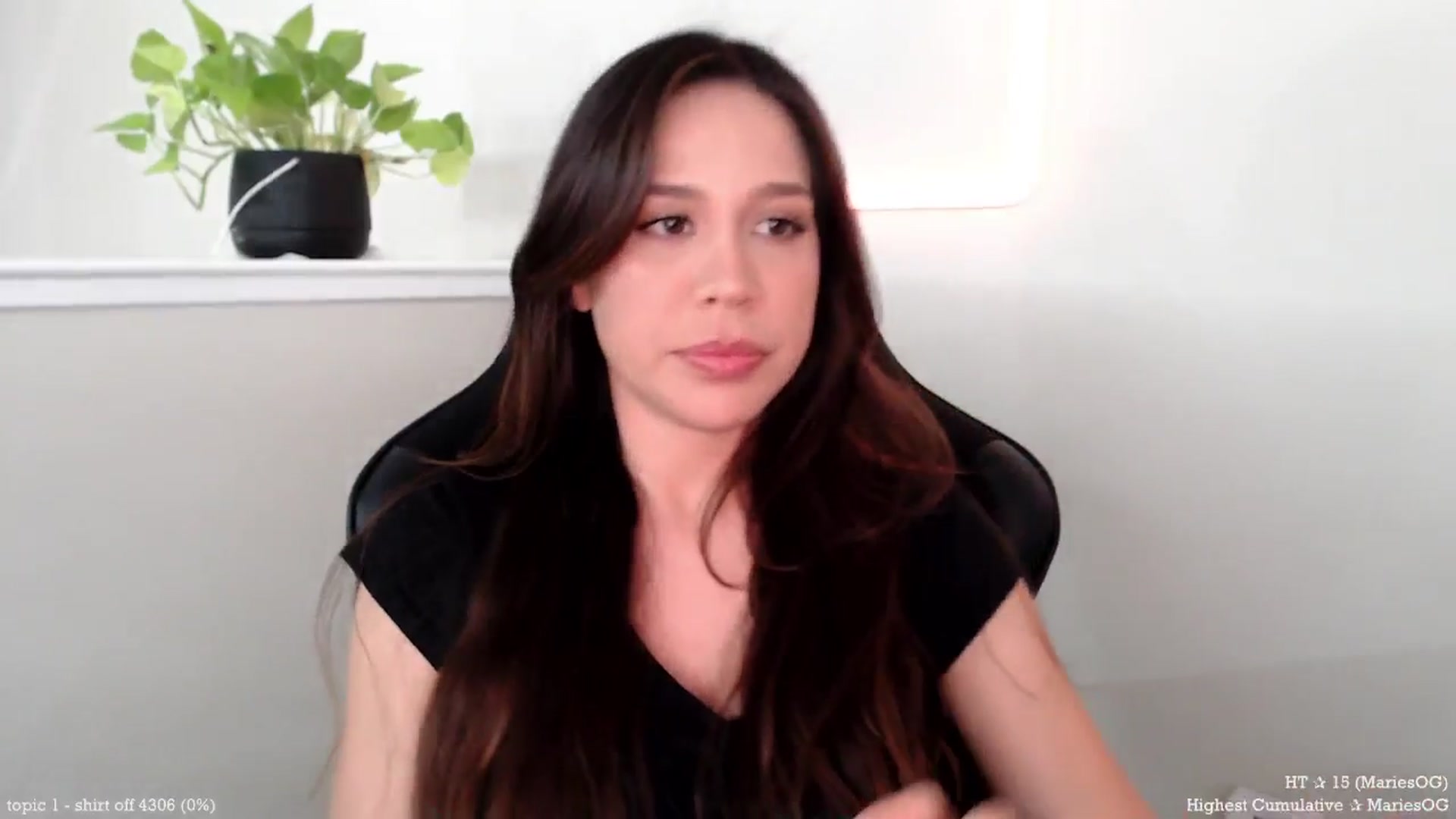 Gallery image thumbnail from Marie's myfreecams stream on, 04/02/2025, 21:47 image 8 of 20