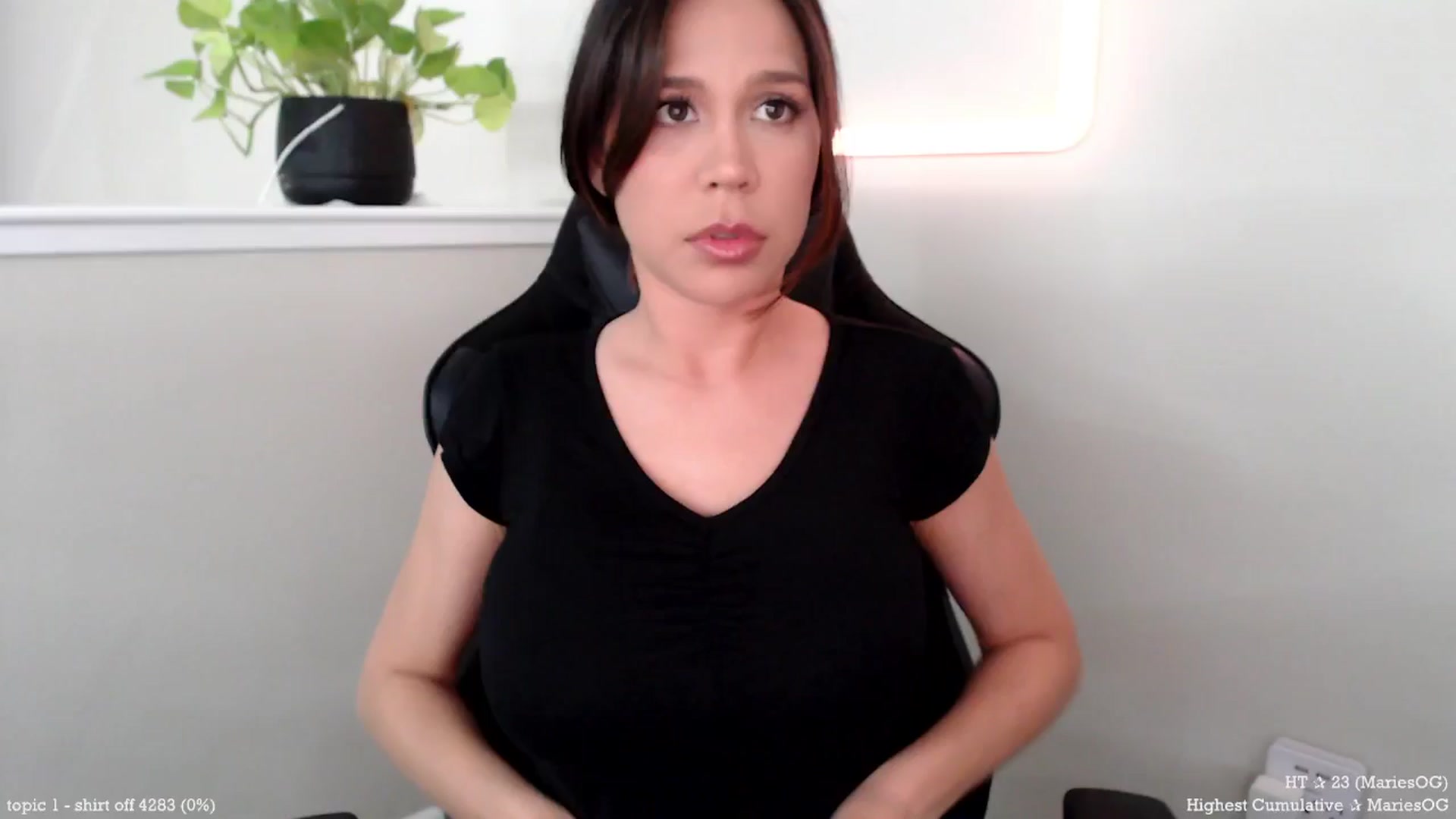 Gallery image thumbnail from Marie's myfreecams stream on, 04/02/2025, 21:47 image 15 of 20