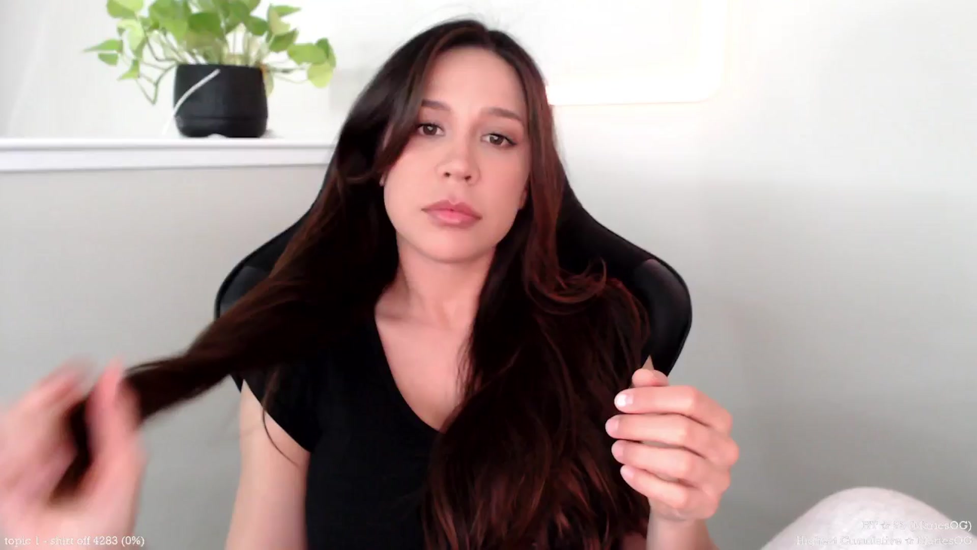 Gallery image thumbnail from Marie's myfreecams stream on, 04/02/2025, 21:47 image 12 of 20