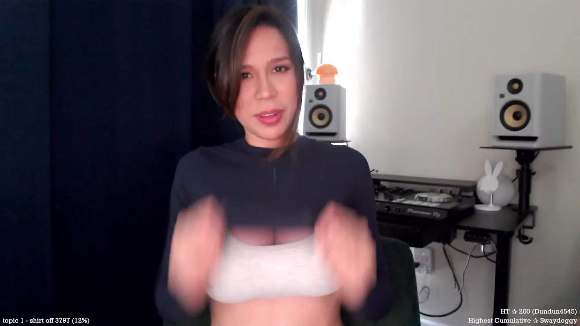 Gallery image thumbnail from Marie's myfreecams stream on, 04/02/2025, 23:01 image 2 of 20