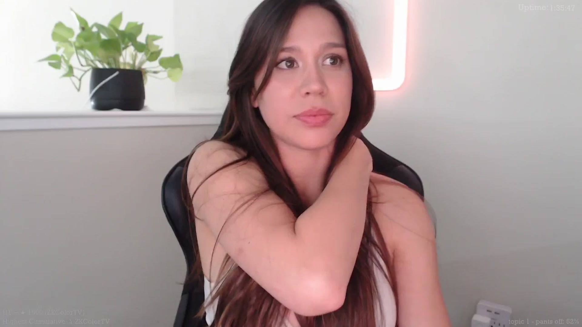 Gallery image thumbnail from Marie's myfreecams stream on, 04/04/2025, 24:05 image 12 of 20