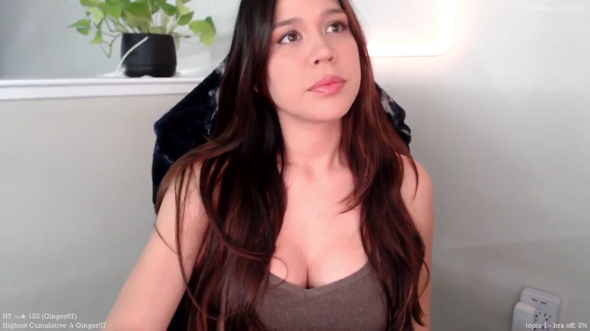 Gallery image thumbnail from Marie's myfreecams stream on, 04/04/2025, 19:43 image 3 of 20