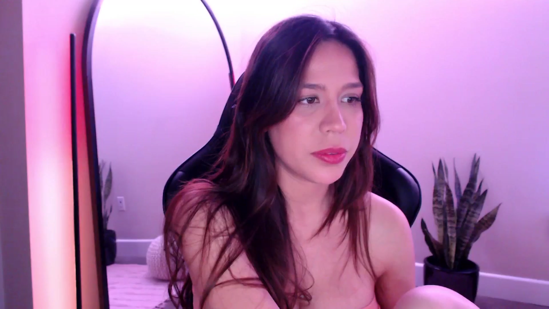 Gallery image thumbnail from Marie's myfreecams stream on, 04/09/2025, 24:35 image 4 of 20