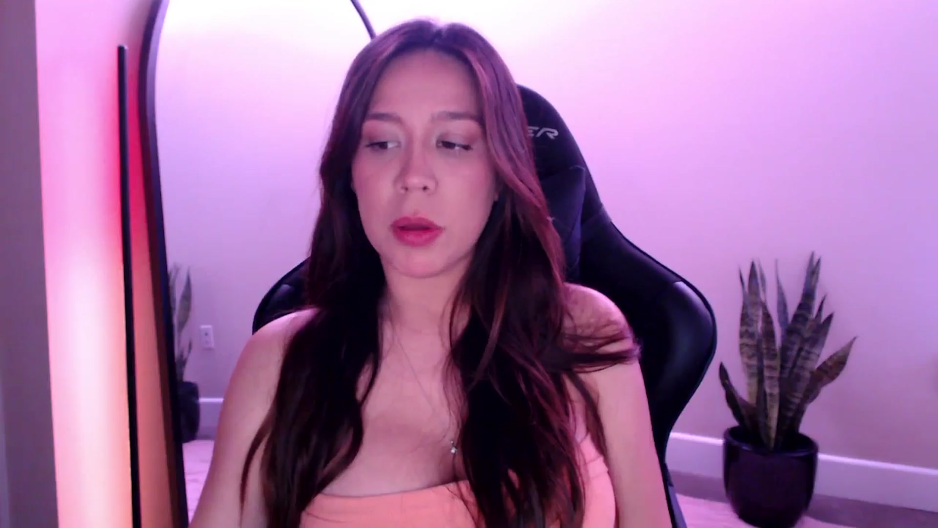 Gallery image thumbnail from Marie's myfreecams stream on, 04/09/2025, 24:35 image 3 of 20