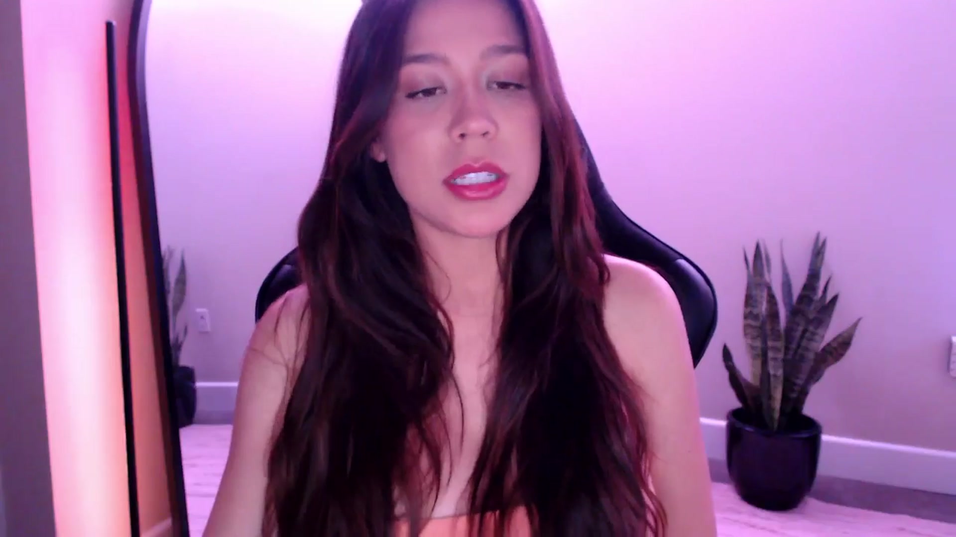 Gallery image thumbnail from Marie's myfreecams stream on, 04/09/2025, 24:35 image 7 of 20
