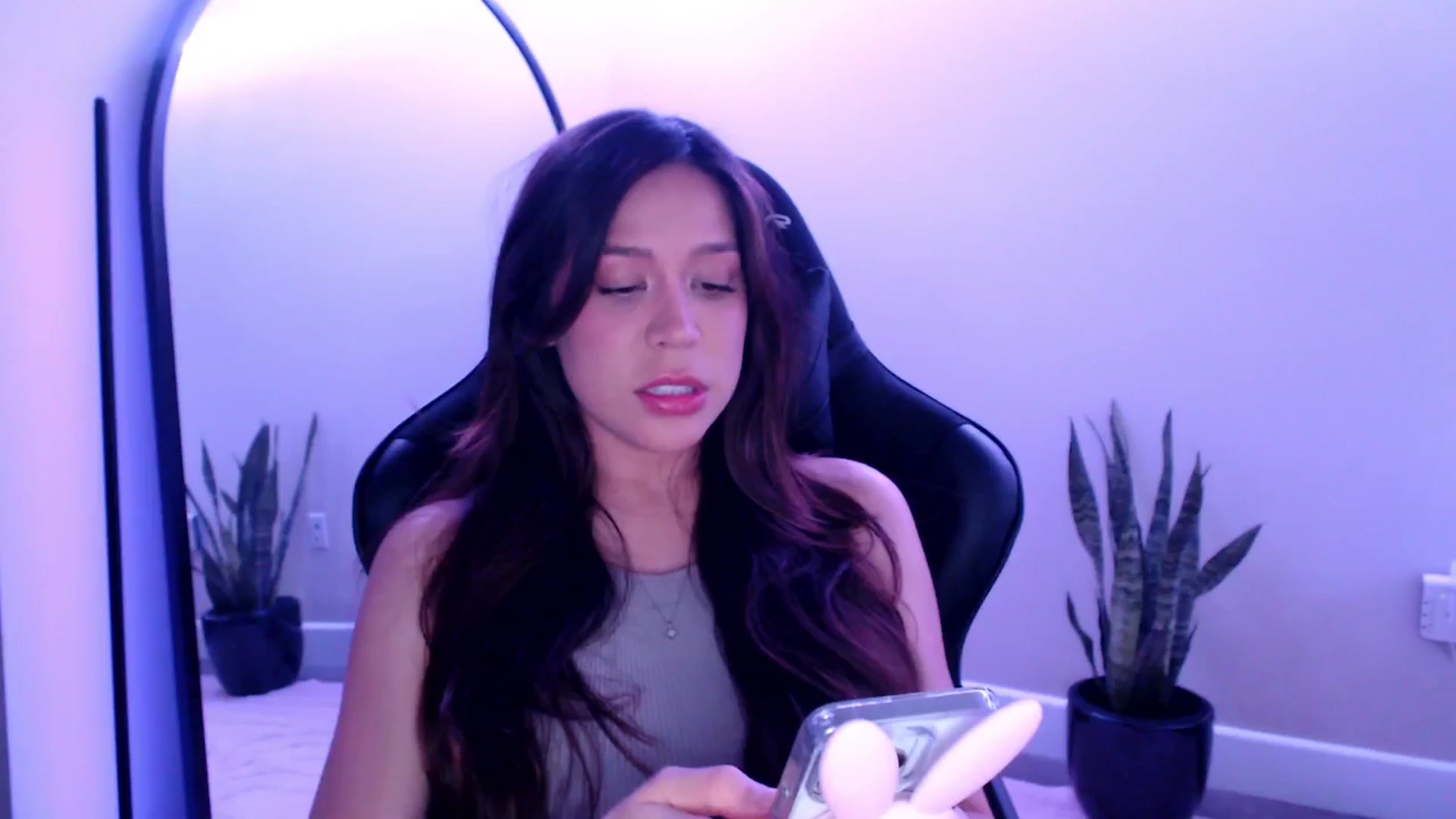 Gallery image thumbnail from Marie's myfreecams stream on, 04/12/2025, 24:42 image 10 of 20