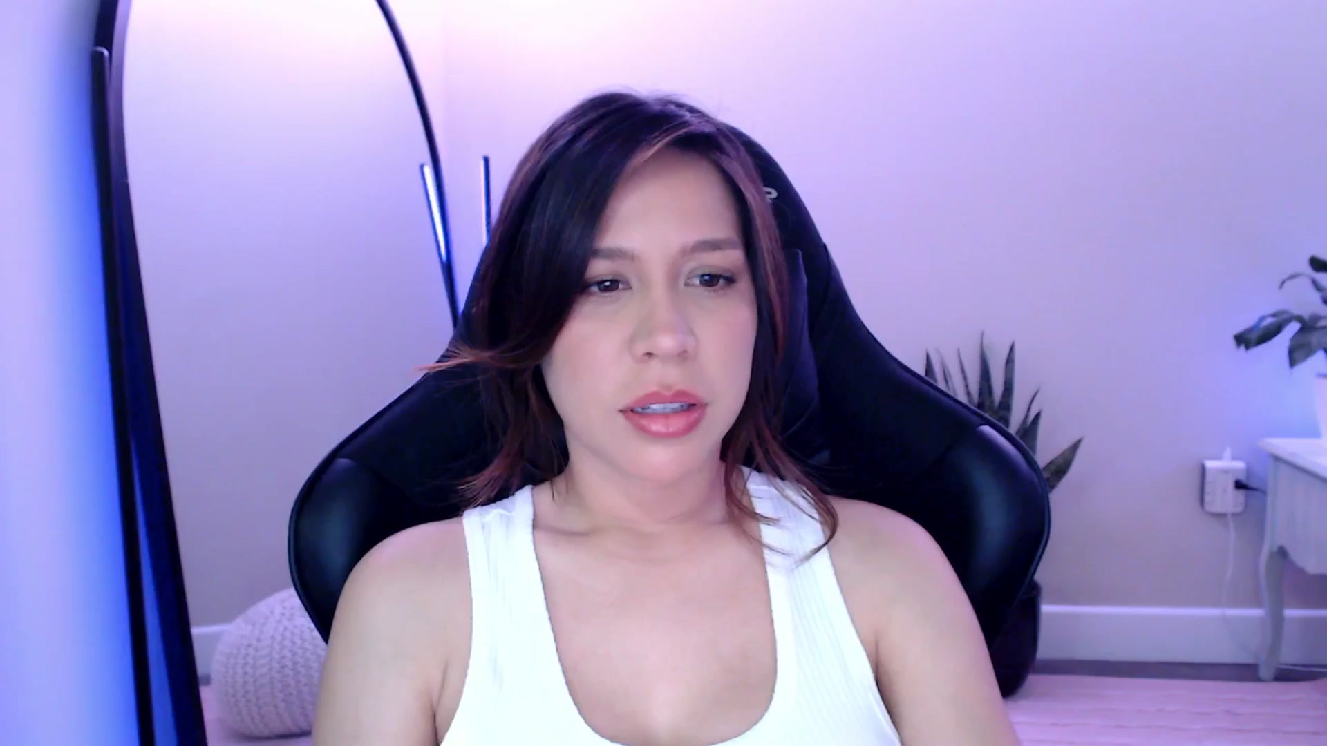 Gallery image thumbnail from Marie's myfreecams stream on, 05/02/2025, 23:10 image 8 of 20
